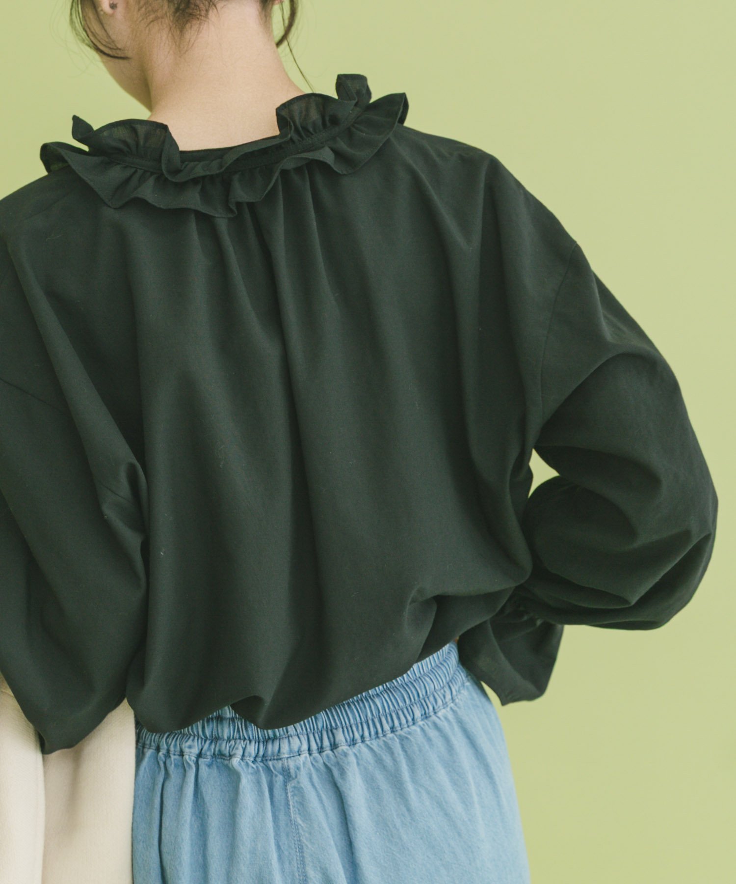 【アイテムズアーバンリサーチ/ITEMS URBAN RESEARCH】のフリルカラープルブラウス インテリア・キッズ・メンズ・レディースファッション・服の通販 founy(ファニー) 　ファッション　Fashion　レディースファッション　Fashion for Women　トップス・カットソー　Cut & Sew Tops　シャツ・ブラウス・オフィスカジュアル　Elegant Blouses & Button-Ups　2026年　2026　インナー　Innerwear　ギャザー　Gathered, Ruffled　スウェット / スエット　Sweatshirt, Sweatwear　トレンド　Trend, Trending Now　フリル　Frill, Ruffle　リボン　Ribbon, Bow　エレガント 上品　Elegant　夏　Summer　S/S・春夏　SS, Spring/Summer, Warm Season　ブラック|ID: prp329100004831590 ipo3291000000035178631