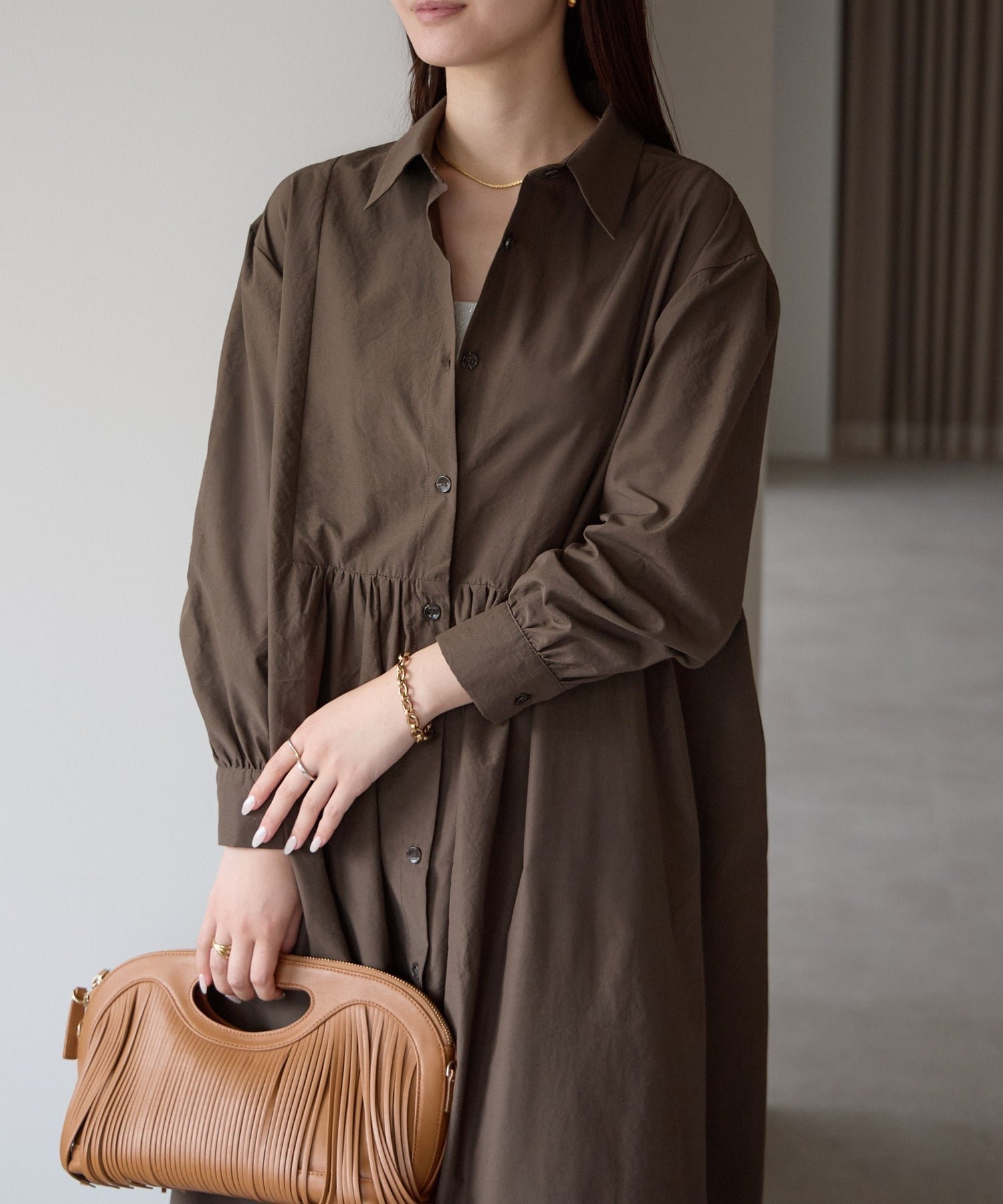 【プレフェリール/PREFERIR】のヨーク切り替えシャツワンピース インテリア・キッズ・メンズ・レディースファッション・服の通販 founy(ファニー) 　ファッション　Fashion　レディースファッション　Fashion for Women　ワンピース　Dresses　シャツワンピース / 1枚で着映えコーデ　Shirt Dresses　サンダル　Sandals, Summer Shoes　シューズ　Shoes, Footwear　トラベル　Travel, Travel Gear　バレエ　Ballet, Ballet Style　ヨーク　Yoke, Yoke Design　ブラウン|ID: prp329100004831665 ipo3291000000035179596