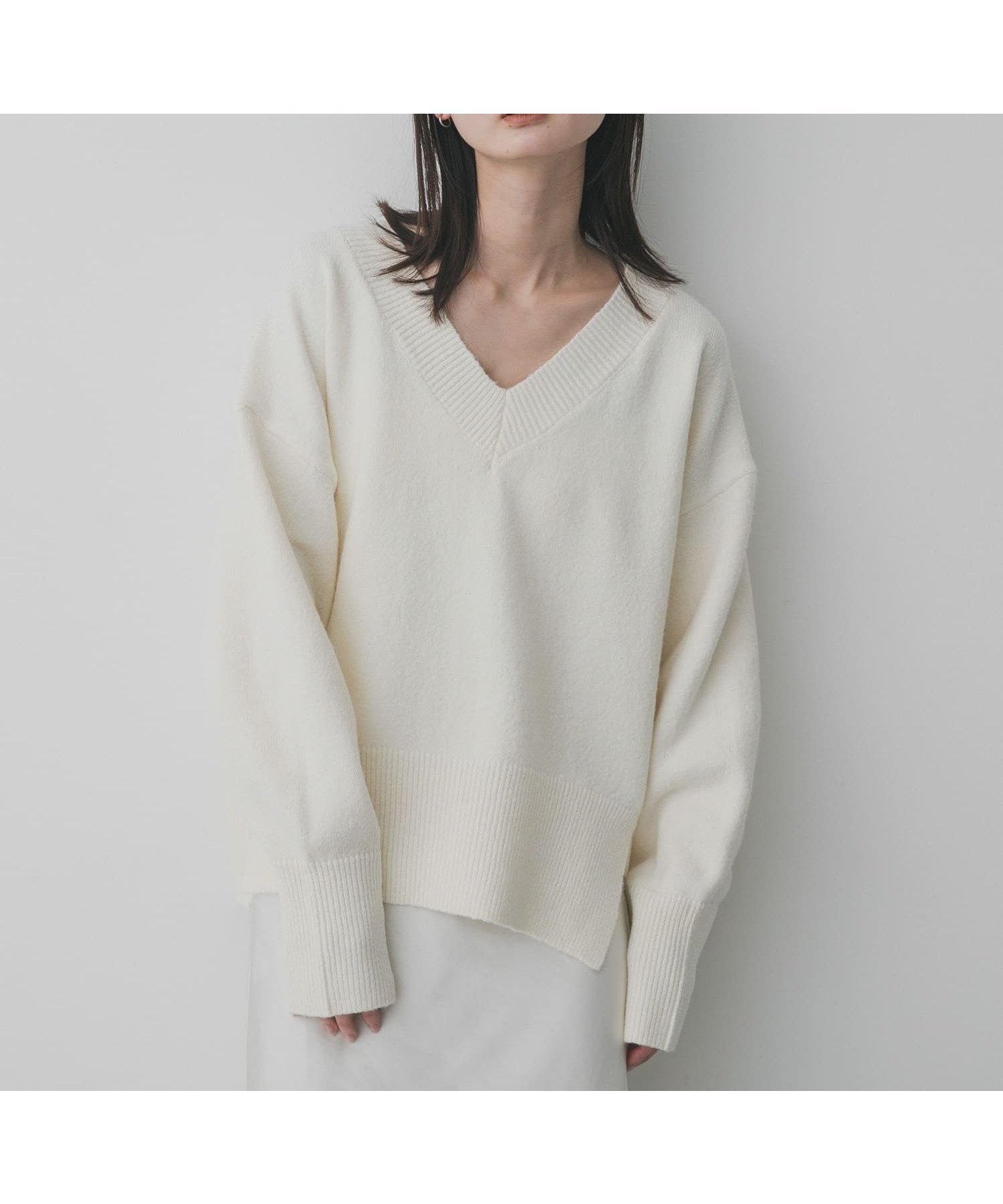 【センスオブプレイス/SENSE OF PLACE by URBAN RESEARCH】の『洗濯可』サイドスリットVネックニット インテリア・キッズ・メンズ・レディースファッション・服の通販 founy(ファニー) 　ファッション　Fashion　レディースファッション　Fashion for Women　トップス・カットソー　Cut & Sew Tops　ニット　Knit Tops & Sweaters　Vネックトップス　V-Neck Tops / V-Cut Neckline Shirts　2025年　2025　2025-2026秋冬・A/W　Autumn/Winter 2025–26 AW25–26　冬　Winter / This Winter　スリット　Slit, Slit Detail　A/W・秋冬　Autumn/Winter　アイボリー|ID: prp329100004831683 ipo3291000000035179836