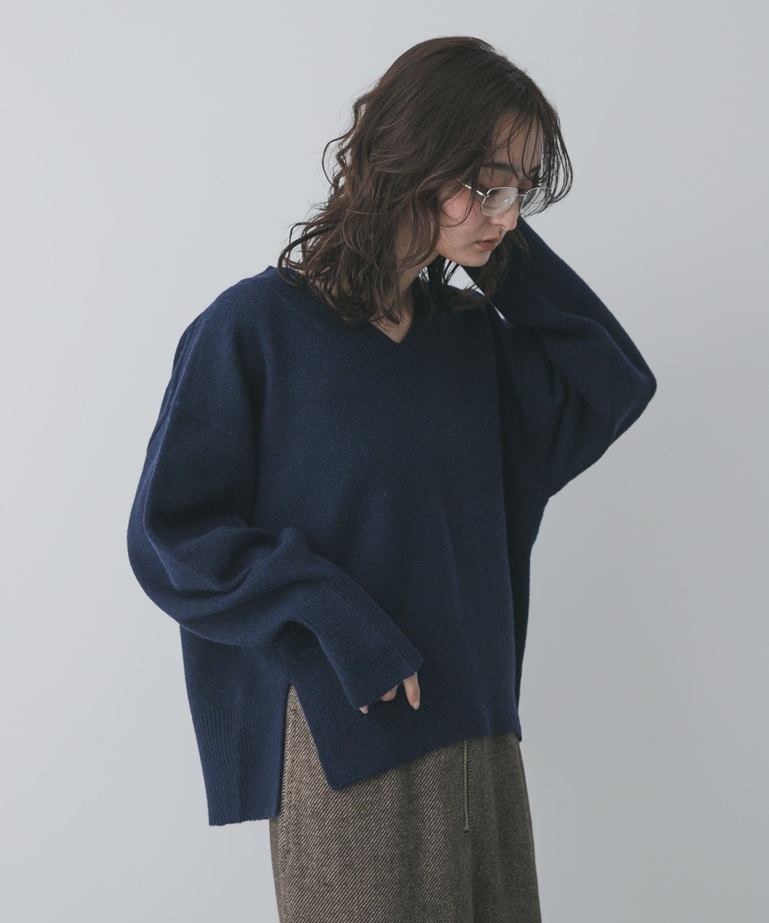 【センスオブプレイス/SENSE OF PLACE by URBAN RESEARCH】の『洗濯可』サイドスリットVネックニット インテリア・キッズ・メンズ・レディースファッション・服の通販 founy(ファニー) 　ファッション　Fashion　レディースファッション　Fashion for Women　トップス・カットソー　Cut & Sew Tops　ニット　Knit Tops & Sweaters　Vネックトップス　V-Neck Tops / V-Cut Neckline Shirts　2025年　2025　2025-2026秋冬・A/W　Autumn/Winter 2025–26 AW25–26　冬　Winter / This Winter　スリット　Slit, Slit Detail　A/W・秋冬　Autumn/Winter　ネイビー|ID: prp329100004831683 ipo3291000000035179837