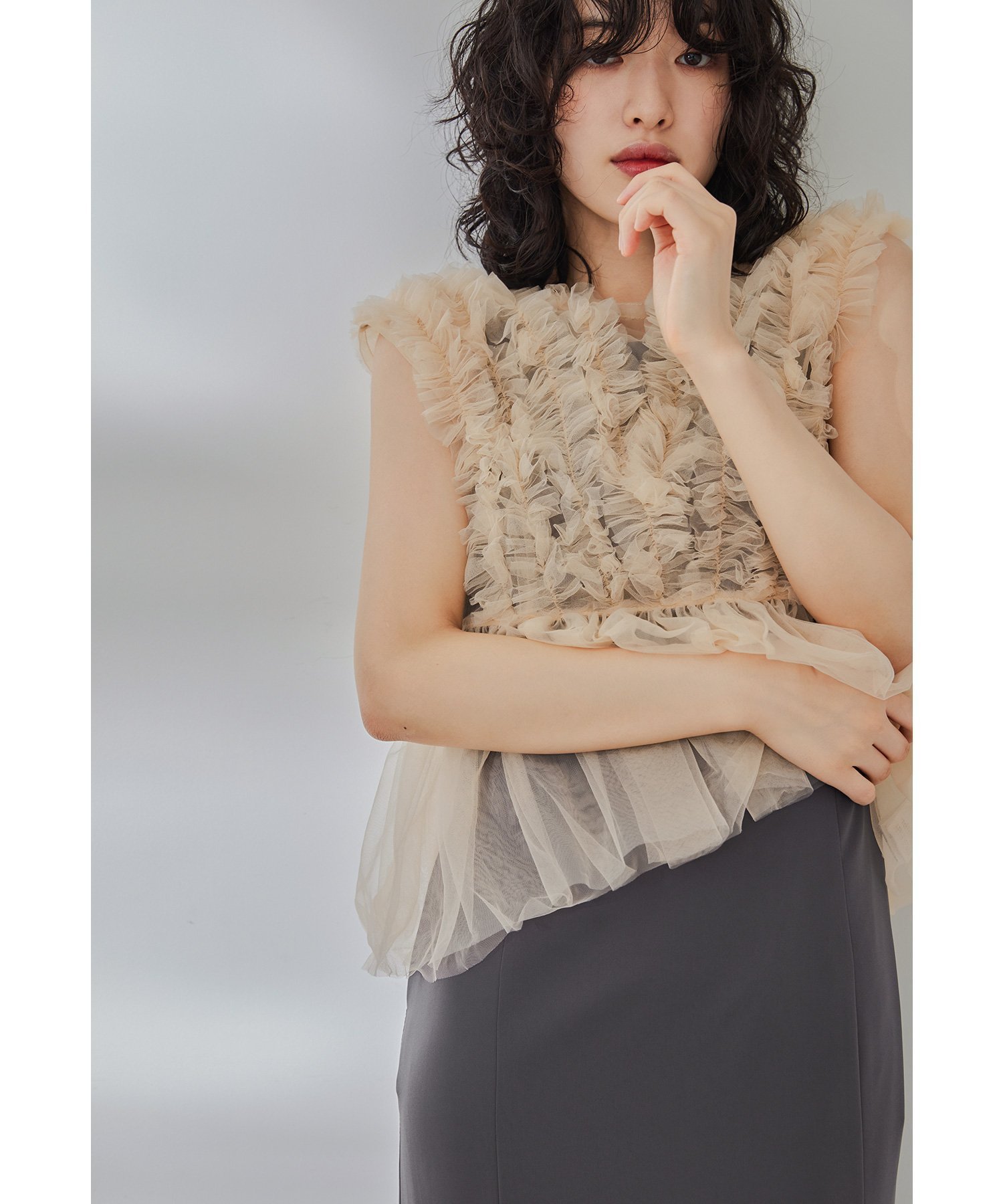 【ビーフラット/bflat】のチュールジレセットドレス 結婚式 パーティードレス オケージョンドレス 同窓会 インテリア・キッズ・メンズ・レディースファッション・服の通販 founy(ファニー) 　ファッション　Fashion　レディースファッション　Fashion for Women　アウター　Coat / Outerwear Collection　トップス・カットソー　Cut & Sew Tops　ベスト&ジレ / 重ね着スタイル　Vests & Gilets　ワンピース　Dresses　フォーマル・パーティードレス・結婚式用ドレス　Elegant & Casual Dresses　シンプル　Simple, Minimal　チュール　Tulip, Tulip Motif　デコルテ　Décolleté, Neckline　ドレス　Dress, One-Piece　ノースリーブ　Sleeveless, No-Sleeve　フリル　Frill, Ruffle　ポケット　Pocket, Pocket Detail　マーメイド　Mermaid, Fishtail Silhouette　リボン　Ribbon, Bow　おすすめ　Recommended / Our Picks　結婚式　Wedding　披露宴　Wedding Reception　二次会　After Party　ベージュ×チャコール|ID: prp329100004831706 ipo3291000000035180116