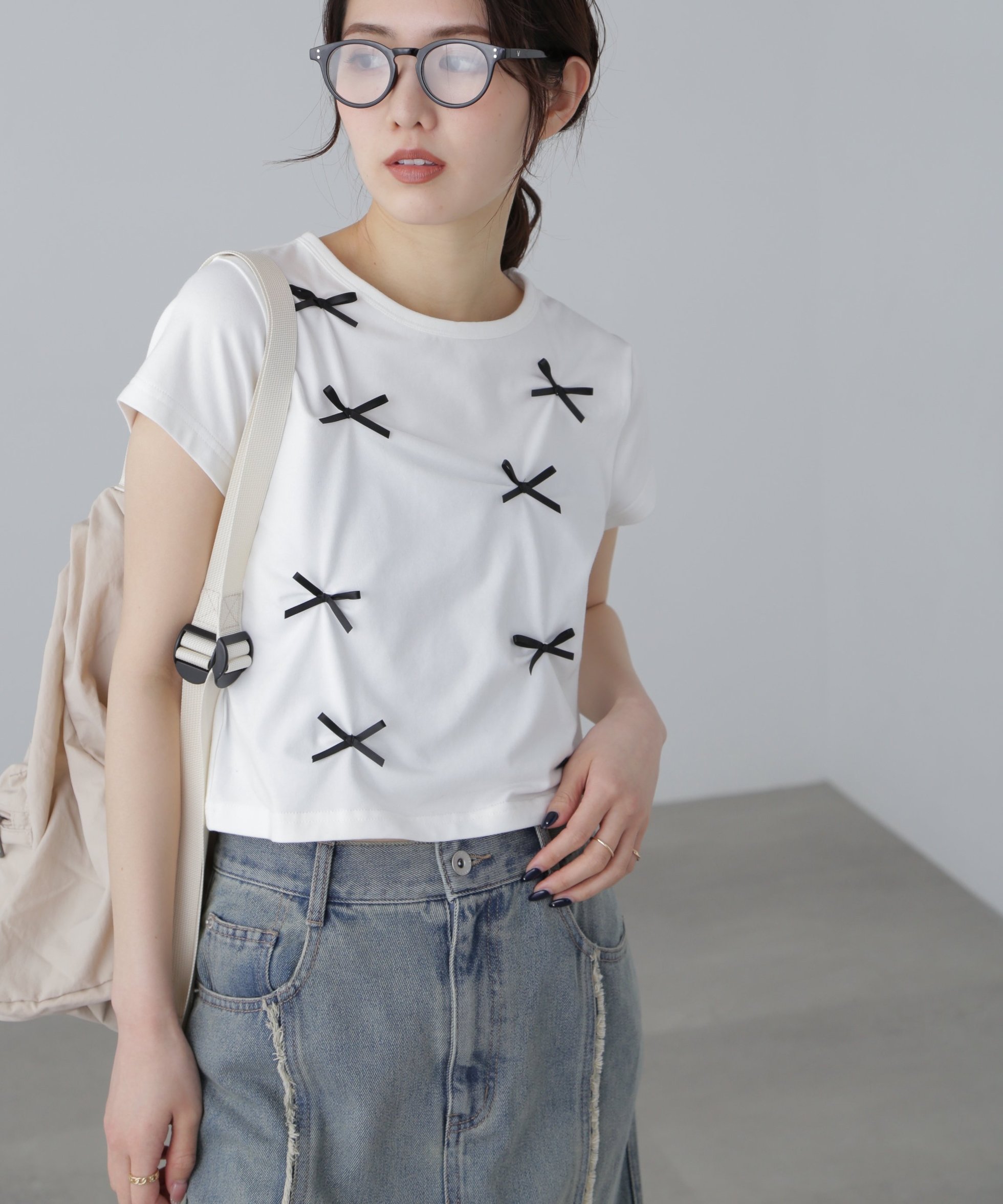 【フリーズマート/FREE'S MART】のリボンTシャツ インテリア・キッズ・メンズ・レディースファッション・服の通販 founy(ファニー) 　ファッション　Fashion　レディースファッション　Fashion for Women　トップス・カットソー　Cut & Sew Tops　シャツ・ブラウス・オフィスカジュアル　Elegant Blouses & Button-Ups　ロングTシャツ・Tシャツ　Longline T-Shirts & Tees　おすすめ　Recommended / Our Picks　コンパクト　Compact, Small Size　サテン　Satin, Glossy Fabric　デニム　Denim, Jeans Material　バレエ　Ballet, Ballet Style　フィット　Fit, Slim Fit　ボトム　Bottoms, Lower Wear　ランダム　Random, Irregular　リボン　Ribbon, Bow　ホワイト|ID: prp329100004831739 ipo3291000000035180681