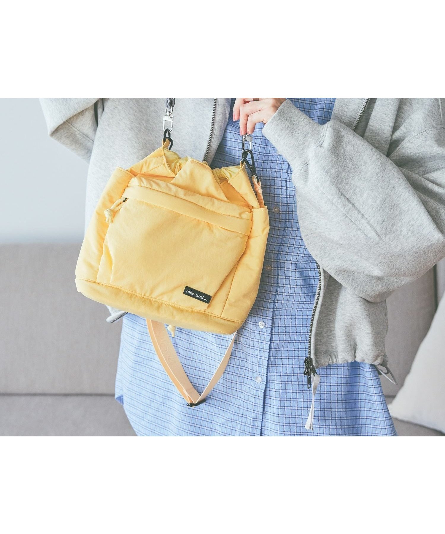 【ニコアンド/niko and】のオリジナル編みハンドル2WAYバッグ インテリア・キッズ・メンズ・レディースファッション・服の通販 founy(ファニー) 　ファッション　Fashion　レディースファッション　Fashion for Women　バッグ　Bags　アウトドア　Outdoor Clothing　イエロー　Yellow　巾着　Drawstring Bag, Kinchaku　ショルダー　Shoulder, Shoulder Strap　財布　Wallet, Purse　トレンド　Trend, Trending Now　フォルム　Silhouette, Form　フロント　Front, Front Design　ベーシック　Basic, Essential　ポケット　Pocket, Pocket Detail　ポーチ　Pouch, Small Case　おすすめ　Recommended / Our Picks　旅行　Travel　イエロー|ID: prp329100004831756 ipo3291000000035180948