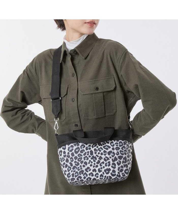 【レスポートサック/LeSportsac】の【公式】レスポートサック トートバッグ 3041HC19 LeSportsac インテリア・キッズ・メンズ・レディースファッション・服の通販 founy(ファニー) 　ファッション　Fashion　レディースファッション　Fashion for Women　バッグ　Bags　スポーツウェア　Functional & Stylish Sportswear　スポーツバッグ・ジム用ポーチ・バックパック　Gym Bag / Sports Backpack / Pouch for Training　おすすめ　Recommended / Our Picks　コンパクト　Compact, Small Size　ポケット　Pocket, Pocket Detail　モノトーン　Monotone, Black and White　レオパード　Leopard, Animal Print　旅行　Travel　財布　Wallet, Purse　グレー_HC19|ID: prp329100004831778 ipo3291000000035181319