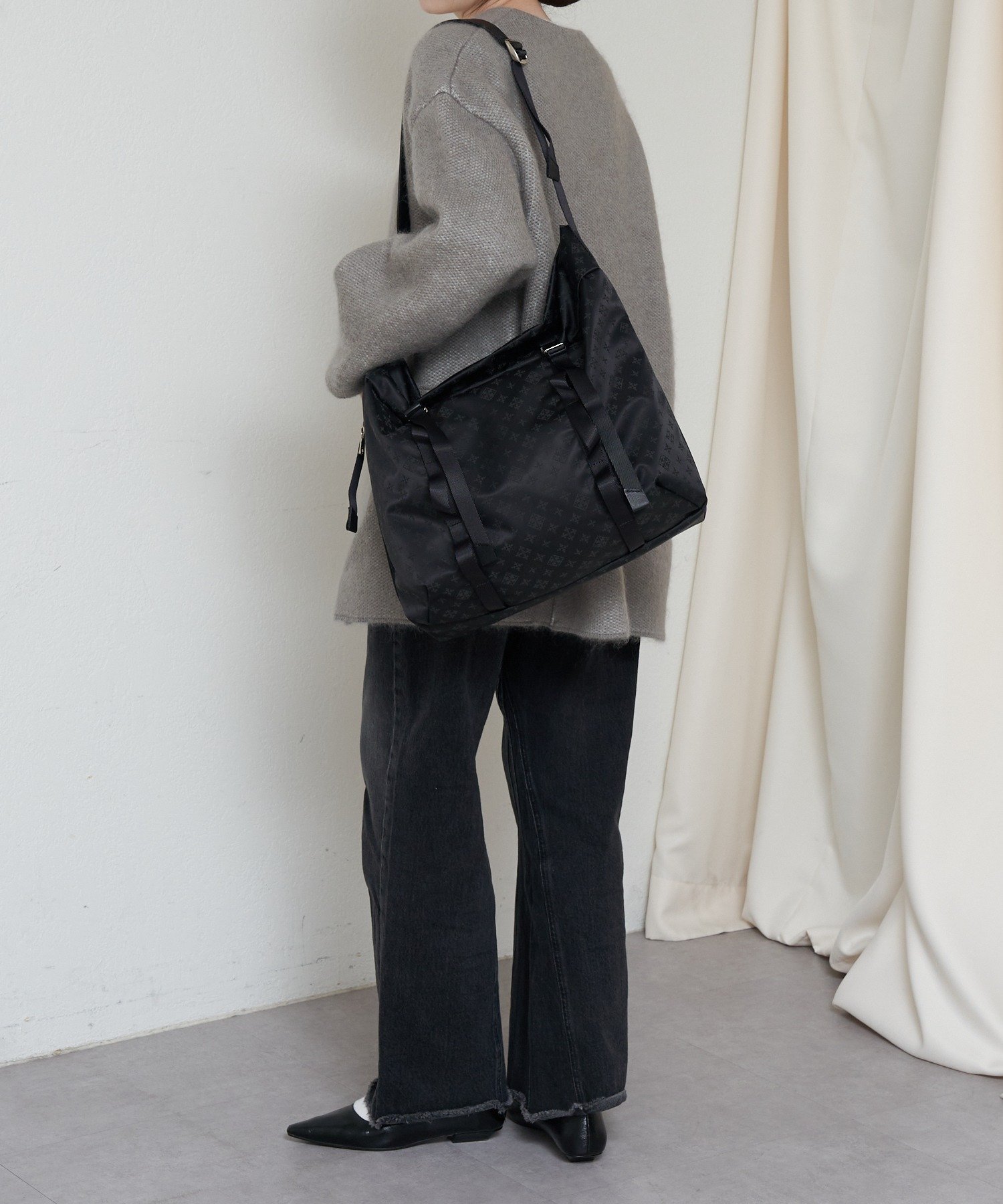 【ラシット/russet】の【再値下げ】ナイロンジャガードメタルバックルショルダーバッグ L 人気、トレンドファッション・服の通販 founy(ファニー) 　ファッション　Fashion　レディースファッション　Fashion for Women　バッグ　Bags　アウトドア　Outdoor Clothing　クール　Cool, Chic　ショルダー　Shoulder, Shoulder Strap　シンプル　Simple, Minimal　ジャカード／ジャガード　Jacquard, Woven Pattern　スタイリッシュ　Stylish, Fashionable　スマホ　Smartphone, Mobile Device　なめらか　Smooth, Silky Texture　フォルム　Silhouette, Form　ポケット　Pocket, Pocket Detail　ミックス　Mix, Mixed Style　モダン　Modern, Contemporary　日本製　Made In Japan　エレガント 上品　Elegant　ビジネス 仕事 通勤　Business / Work / Commuting　 other-1|ID: prp329100004831791 ipo3291000000035181462