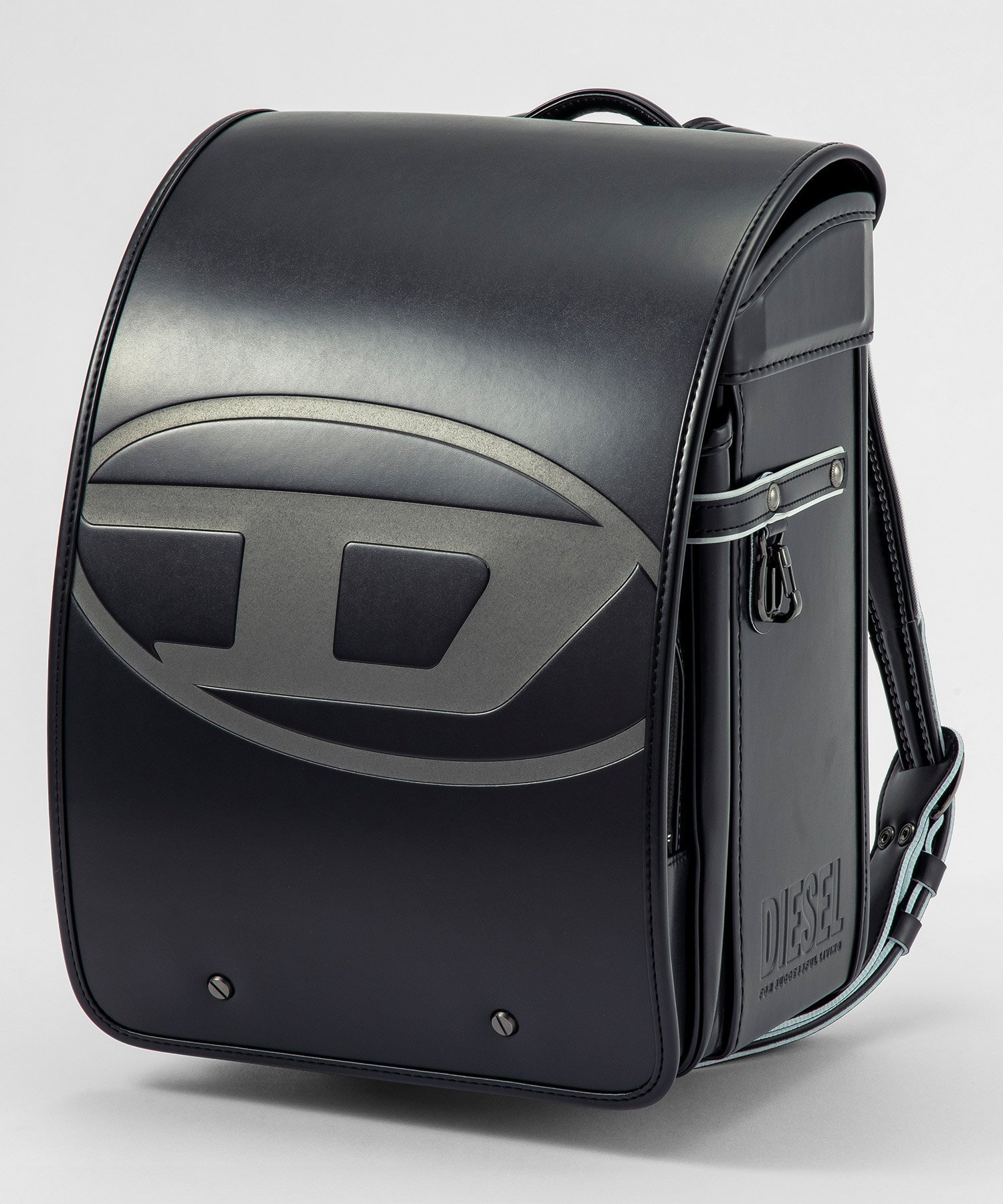 【シフォン/SHIFFON / KIDS】のDIESEL(ディーゼル)D-MARK(ディーマーク)ランドセル【即納】 インテリア・キッズ・メンズ・レディースファッション・服の通販 founy(ファニー) 　ファッション　Fashion　キッズファッション　Fashion for Kids　アクセサリー　Fashion Accessories　クッション　Cushion, Throw Pillow　クール　Cool, Chic　コレクション　Collection, Seasonal Line　抗菌　Antibacterial, Bacteria-Resistant　スポーティ　Sporty, Casual Athletic　ダメージ　Distressed, Destroyed　デニム　Denim, Jeans Material　パイピング　Piping, Trim Design　フィット　Fit, Slim Fit　フラット　Flat, Flat Shoes　ブロッキング　Color Blocking, Panel Design　プリント　Print, Printed Pattern　プレミアム　Premium, High-End　ポケット　Pocket, Pocket Detail　ラウンド　Round, Round Neck　ラグジュアリー　Luxury, Elegant　black|ID: prp329100004832140 ipo3291000000035184793