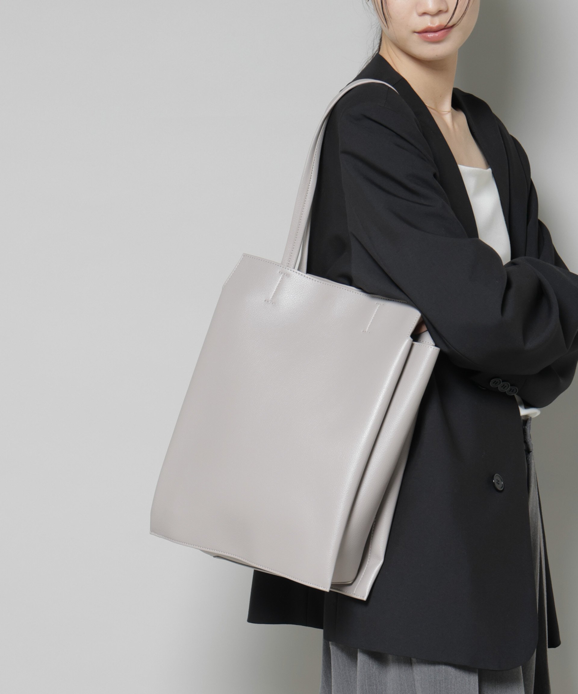 【ナノ ユニバース/nano universe】の縦長トートバッグ インテリア・キッズ・メンズ・レディースファッション・服の通販 founy(ファニー) 　ファッション　Fashion　レディースファッション　Fashion for Women　バッグ　Bags　今季　This Season, Current Season　ショルダー　Shoulder, Shoulder Strap　シンプル　Simple, Minimal　スクエア　Square, Square Shape　定番　Standard, Basic Item　フェイクレザー　Faux Leather, PU Leather　マグネット　Magnet, Magnetic Closure　アウトレット　Outlet / Clearance　エレガント 上品　Elegant　ビジネス 仕事 通勤　Business / Work / Commuting　2025年　2025　2025-2026秋冬・A/W　Autumn/Winter 2025–26 AW25–26　グレー|ID: prp329100004832174 ipo3291000000035185289