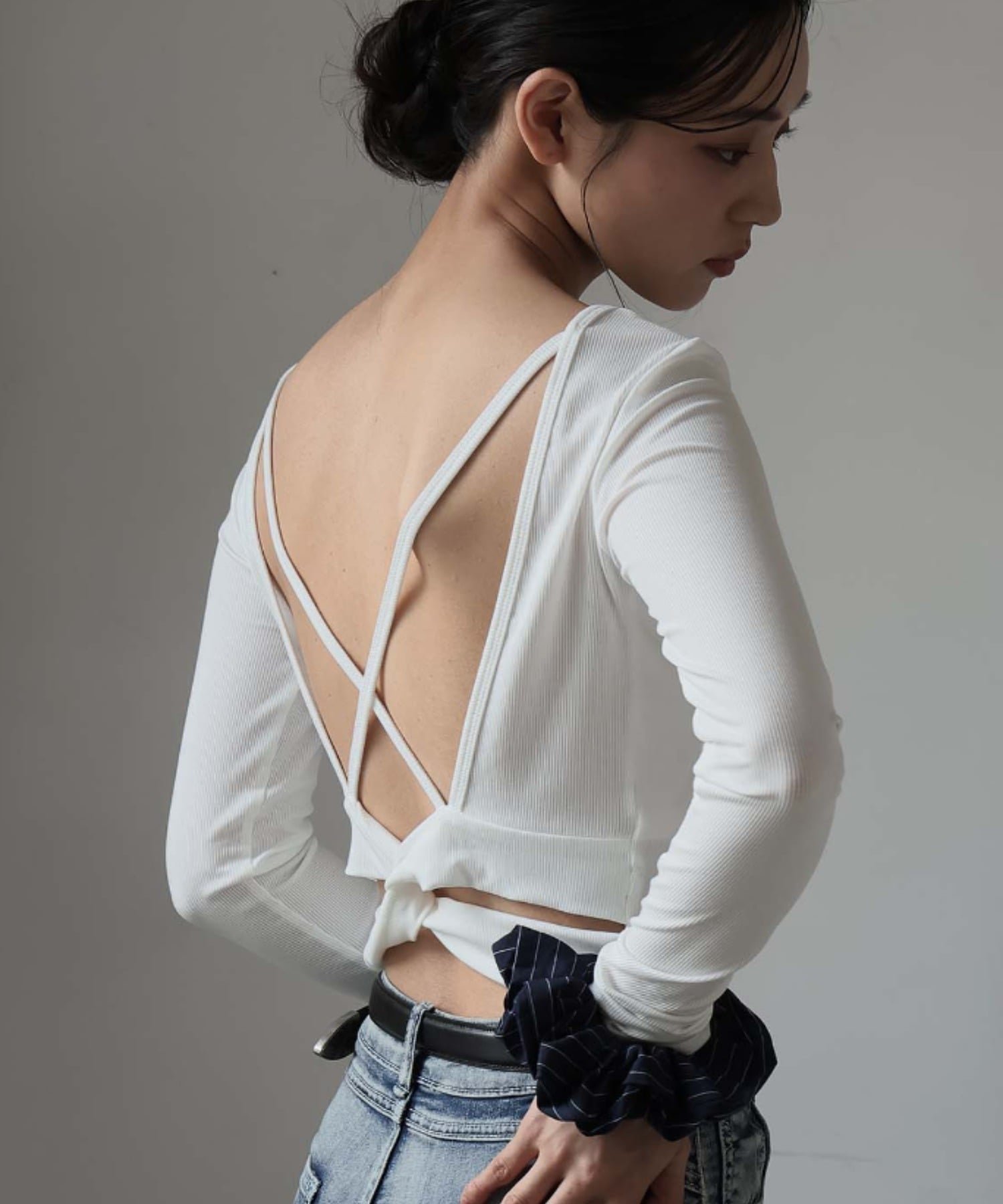 【ドゥーラドゥーラ/Doula Doula】のGirly Doll/バックオープンクロスデザインカットソー インテリア・キッズ・メンズ・レディースファッション・服の通販 founy(ファニー) 　ファッション　Fashion　レディースファッション　Fashion for Women　トップス・カットソー　Cut & Sew Tops　カットソー・ベーシックTシャツ　Cut-and-Sewn Tops / Stretch Tees & Basics　シンプル　Simple, Minimal　ベーシック　Basic, Essential　ホワイト|ID: prp329100004832180 ipo3291000000035185348