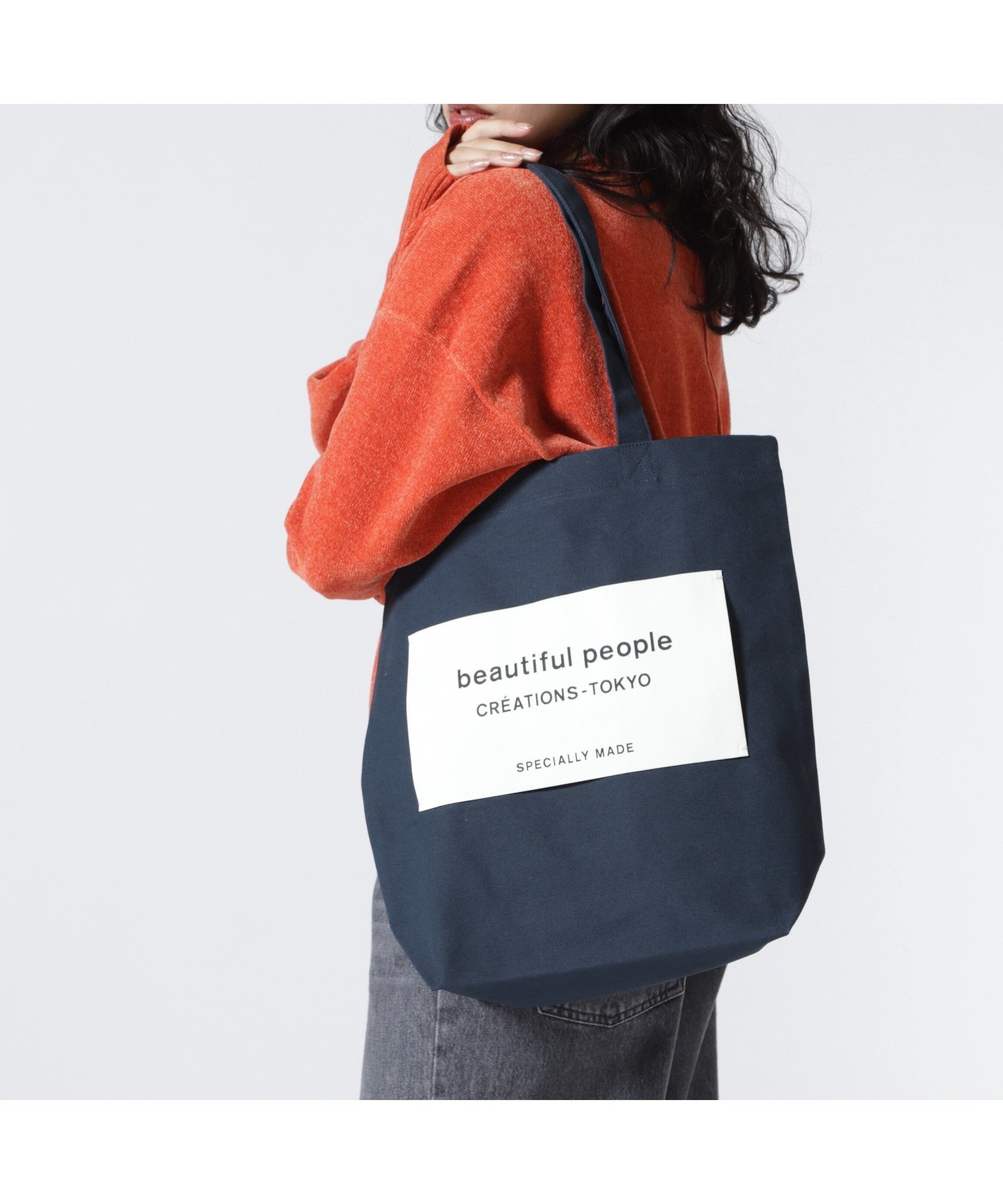 【ロイヤルフラッシュ/ROYAL FLASH】のbeautiful people/ビューティフルピープル/SDGs name tag tote bag インテリア・キッズ・メンズ・レディースファッション・服の通販 founy(ファニー) ファッション Fashion レディースファッション Fashion for Women バッグ Bags キャンバス Canvas, Canvas Fabric スタンダード Standard, Basic 定番 Standard, Basic Item パターン Pattern, Design Print ビッグ Big, Oversized ポケット Pocket, Pocket Detail ネイビー|ID: prp329100004832268 ipo3291000000035186326