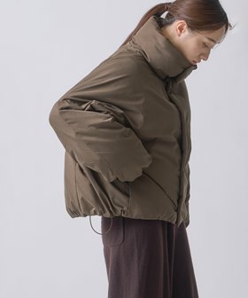 【ビーアパートメント/b apartment / MEN】の「miffew/ ミフュー」STAND COLLAR DOWN JACKET 人気、トレンドファッション・服の通販 founy(ファニー) ファッション Fashion メンズファッション Fashion for Men コレクション Collection, Seasonal Line コンパクト Compact, Small Size 軽量 Lightweight, Ultra Light シャーリング Shirring, Ruched スタンド Stand Collar, Upright Stand タフタ Taffeta, Structured Fabric ダウン Down, Puffer トレンド Trend, Trending Now ドット Polka Dot, Dot Pattern フェザー Feather, Feather Detail フロント Front, Front Design ポケット Pocket, Pocket Detail メタル Metal, Metal Parts 冬 Winter / This Winter 再入荷 Restock / Back in Stock 2025年 2025 2025-2026秋冬・A/W Autumn/Winter 2025–26 AW25–26 |ID:prp329100004832283