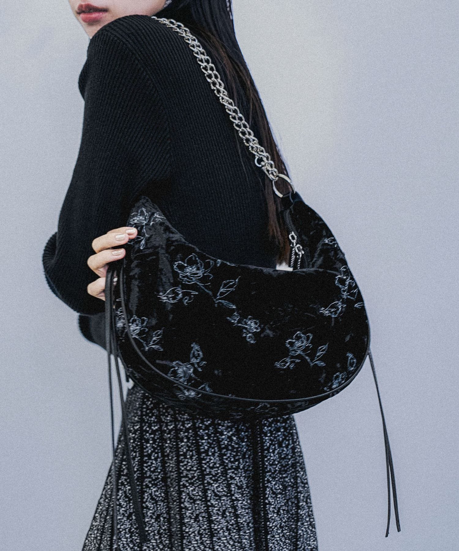 【ハレ/HARE】のガラベロアチェーンバッグ 人気、トレンドファッション・服の通販 founy(ファニー) ファッション Fashion レディースファッション Fashion for Women トップス・カットソー Cut & Sew Tops ベロアトップス Velour Tops / Velvet-Look Items バッグ Bags ショルダー Shoulder, Shoulder Strap シルバー Silver, Metallic Silver チェーン Chain, Chain Strap トレンド Trend, Trending Now フォーマル Formal, Dressy フラワー Flower, Floral ベロア Velour, Soft Velvet モチーフ Motif, Design Theme ワンポイント One Point, Statement Accent エレガント 上品 Elegant other-1|ID: prp329100004832287 ipo3291000000035186524