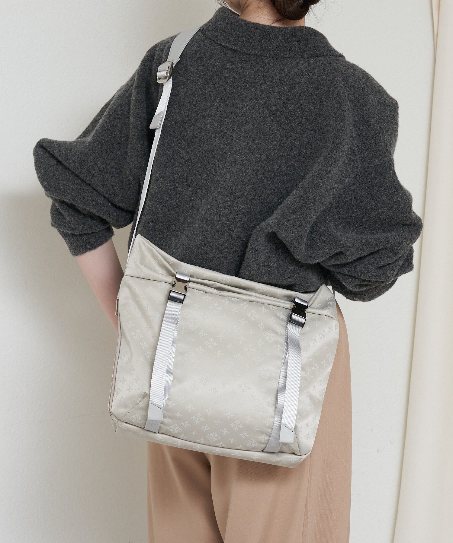 【ラシット/russet】の【再値下げ】ナイロンジャガードメタルバックルショルダーバッグ M インテリア・キッズ・メンズ・レディースファッション・服の通販 founy(ファニー) 　ファッション　Fashion　レディースファッション　Fashion for Women　バッグ　Bags　アウトドア　Outdoor Clothing　クール　Cool, Chic　コンパクト　Compact, Small Size　ショルダー　Shoulder, Shoulder Strap　シンプル　Simple, Minimal　ジャカード／ジャガード　Jacquard, Woven Pattern　財布　Wallet, Purse　なめらか　Smooth, Silky Texture　バランス　Balance, Style Balance　フォルム　Silhouette, Form　フロント　Front, Front Design　ポケット　Pocket, Pocket Detail　ミックス　Mix, Mixed Style　モダン　Modern, Contemporary　無地　Plain, Solid Color　日本製　Made In Japan　エレガント 上品　Elegant　エクリュ|ID: prp329100004832313 ipo3291000000035186715