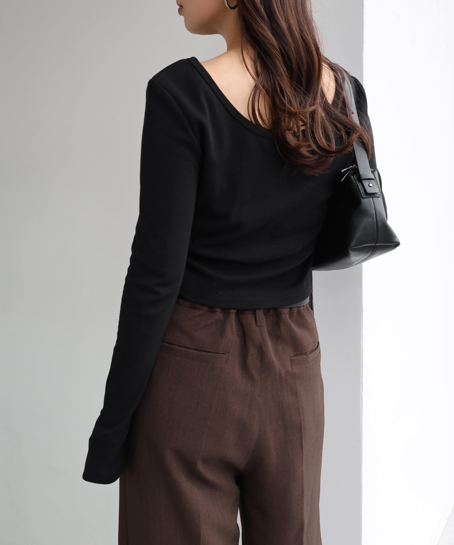 【アンドミー/andme】のショート丈 2way 長袖 Tシャツ Freesia フリージア 人気、トレンドファッション・服の通販 founy(ファニー) 　ファッション　Fashion　レディースファッション　Fashion for Women　トップス・カットソー　Cut & Sew Tops　シャツ・ブラウス・オフィスカジュアル　Elegant Blouses & Button-Ups　ロングTシャツ・Tシャツ　Longline T-Shirts & Tees　コンパクト　Compact, Small Size　ショート　Short, Short Length　ジャケット　Jacket, Outerwear　スリーブ　Sleeve, Long Sleeve / Short Sleeve　デコルテ　Décolleté, Neckline　長袖　Long Sleeve, Full Sleeve　フィット　Fit, Slim Fit　ロング　Long, Long-Length　 other-1|ID: prp329100004832331 ipo3291000000035186973