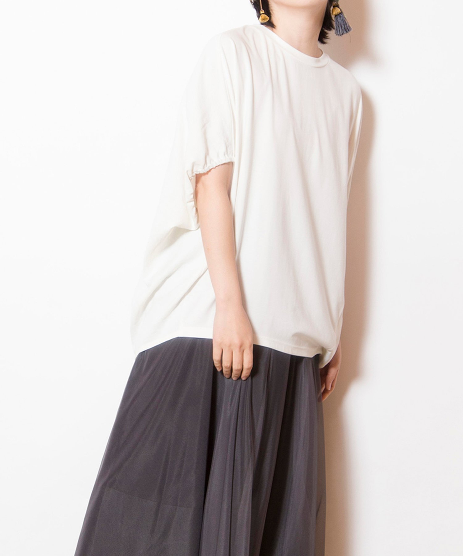 【オズモーシス/OSMOSIS】の切替コクーンTシャツ 人気、トレンドファッション・服の通販 founy(ファニー) 　ファッション　Fashion　レディースファッション　Fashion for Women　トップス・カットソー　Cut & Sew Tops　シャツ・ブラウス・オフィスカジュアル　Elegant Blouses & Button-Ups　ロングTシャツ・Tシャツ　Longline T-Shirts & Tees　とろみ　Fluid, Flowy Fabric　カットソー　Cut and Sewn Top　ギャザー　Gathered, Ruffled　コクーン　Cocoon, Cocoon Silhouette　再入荷　Restock / Back in Stock　切替　Switching, Contrast Panel　A/W・秋冬　Autumn/Winter　 other-1|ID: prp329100004832340 ipo3291000000035187093