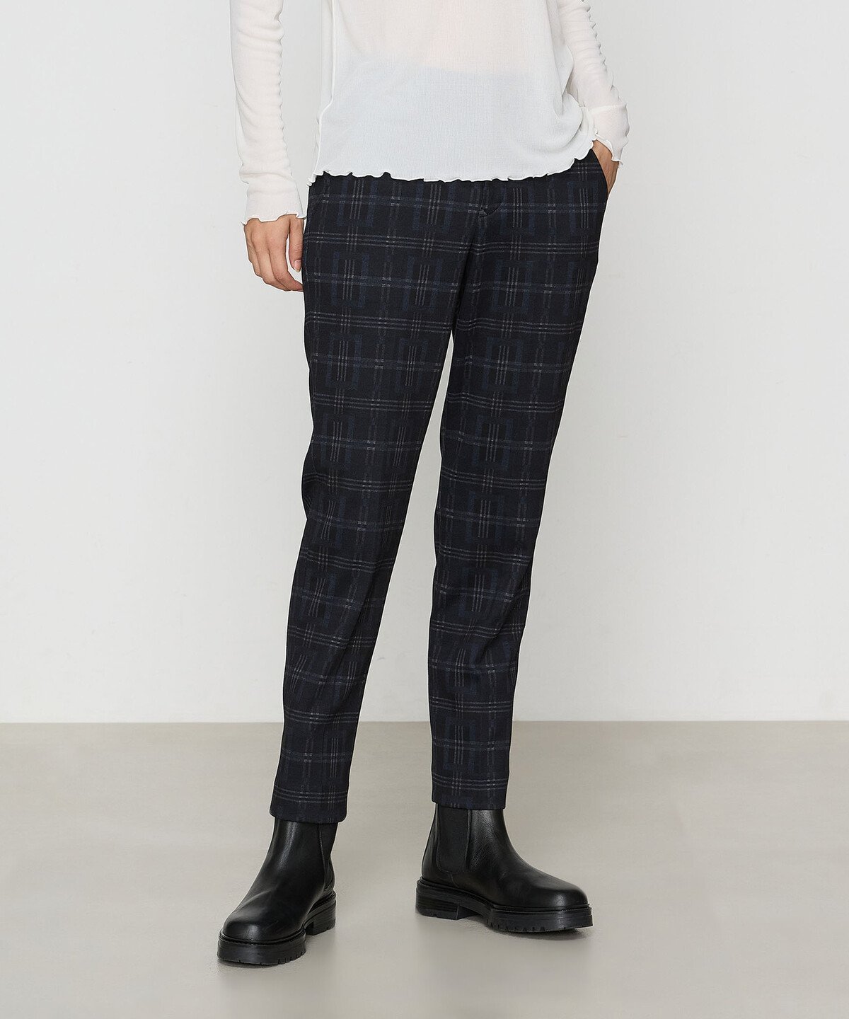 【コムサ/COMME CA】のハイテンション のびのびあったか裏起毛パンツ インテリア・キッズ・メンズ・レディースファッション・服の通販 founy(ファニー) 　ファッション　Fashion　レディースファッション　Fashion for Women　パンツ　Pants & Trousers　おすすめ　Recommended / Our Picks　ストレッチ　Stretch, Stretchy Fabric　センター　Center, Center Line　人気　Popular, Best Seller　ビジネス 仕事 通勤　Business / Work / Commuting　冬　Winter / This Winter　定番　Standard, Basic Item　04:グレー系|ID: prp329100004832360 ipo3291000000035187322