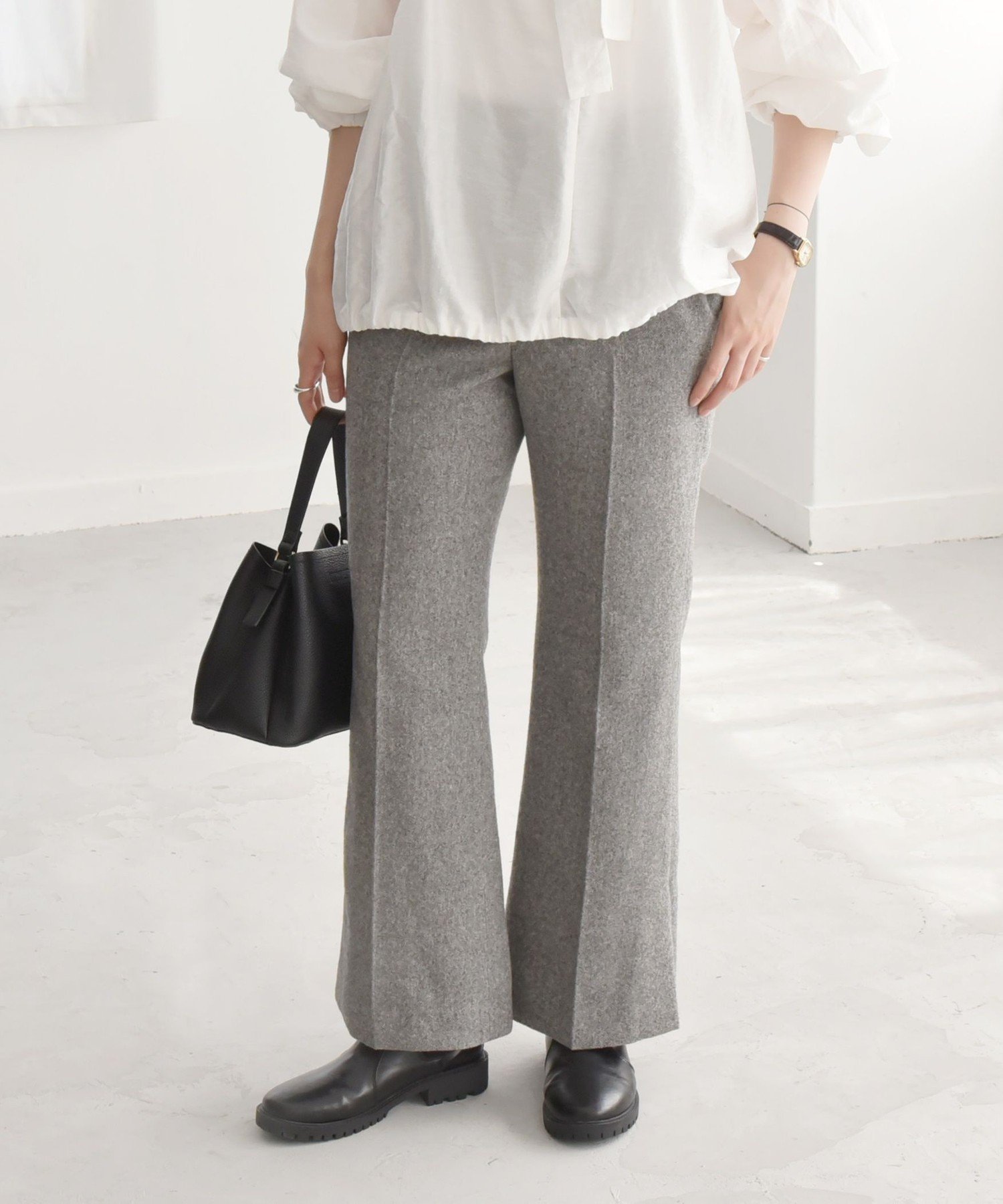 【シップス フォー ウィメン/SHIPS】のquaranciel 洗濯機可能 ポリエステル サージ セミ フレア パンツ インテリア・キッズ・メンズ・レディースファッション・服の通販 founy(ファニー) 　ファッション　Fashion　レディースファッション　Fashion for Women　パンツ　Pants & Trousers　洗える　Machine Washable　軽量　Lightweight, Ultra Light　ショート　Short, Short Length　ジャケット　Jacket, Outerwear　スリット　Slit, Slit Detail　センター　Center, Center Line　フレア　Flare, Flared　おすすめ　Recommended / Our Picks　2024年　2024　2024-2025秋冬・A/W　Autumn/Winter 2024–25 AW24–25　グレー|ID: prp329100004832365 ipo3291000000035187369