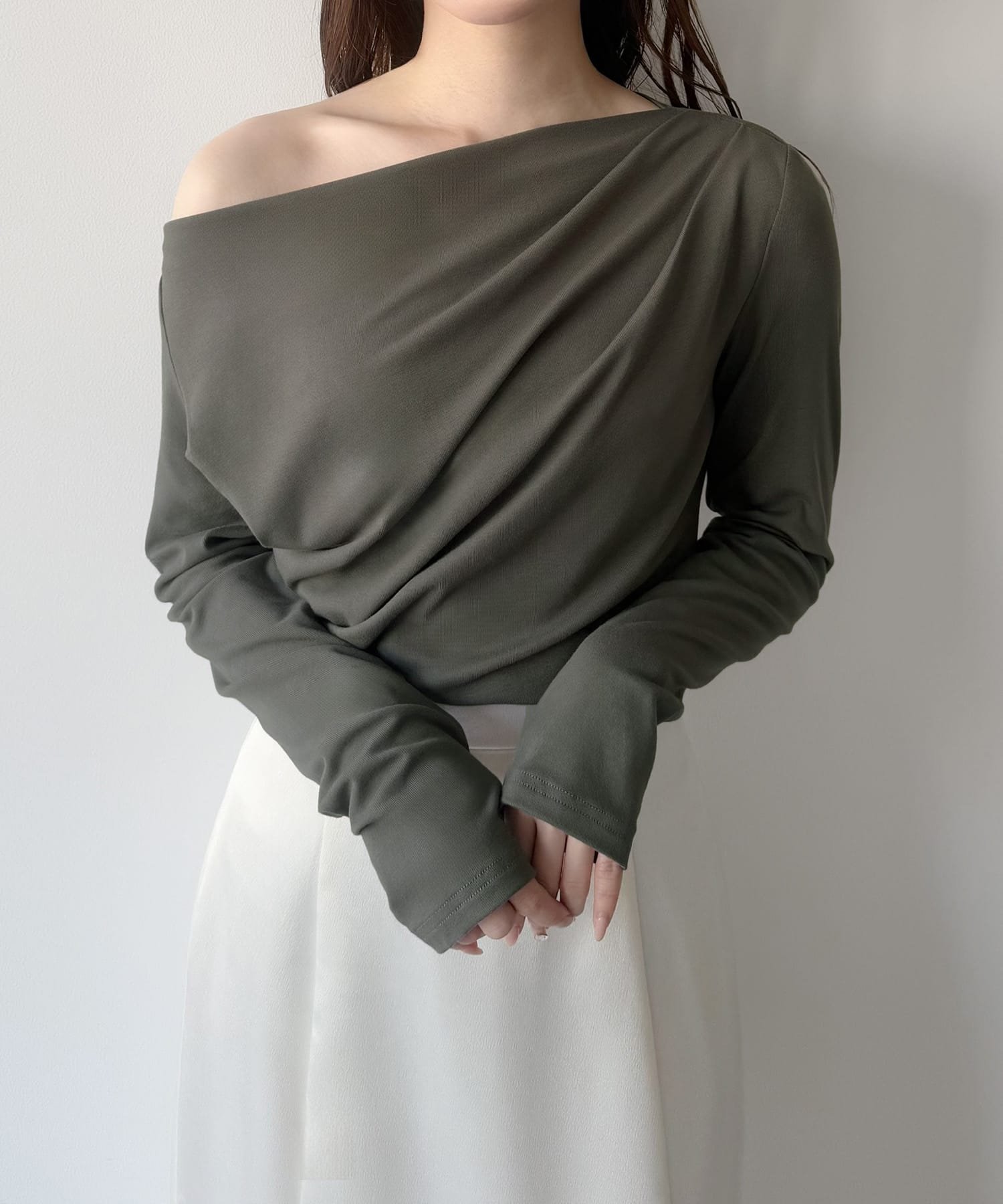 【ジュノア/JUNOAH】のmipiarl ドレープトップス インテリア・キッズ・メンズ・レディースファッション・服の通販 founy(ファニー) 　ファッション　Fashion　レディースファッション　Fashion for Women　トップス・カットソー　Cut & Sew Tops　チャコール|ID: prp329100004832438 ipo3291000000035188177