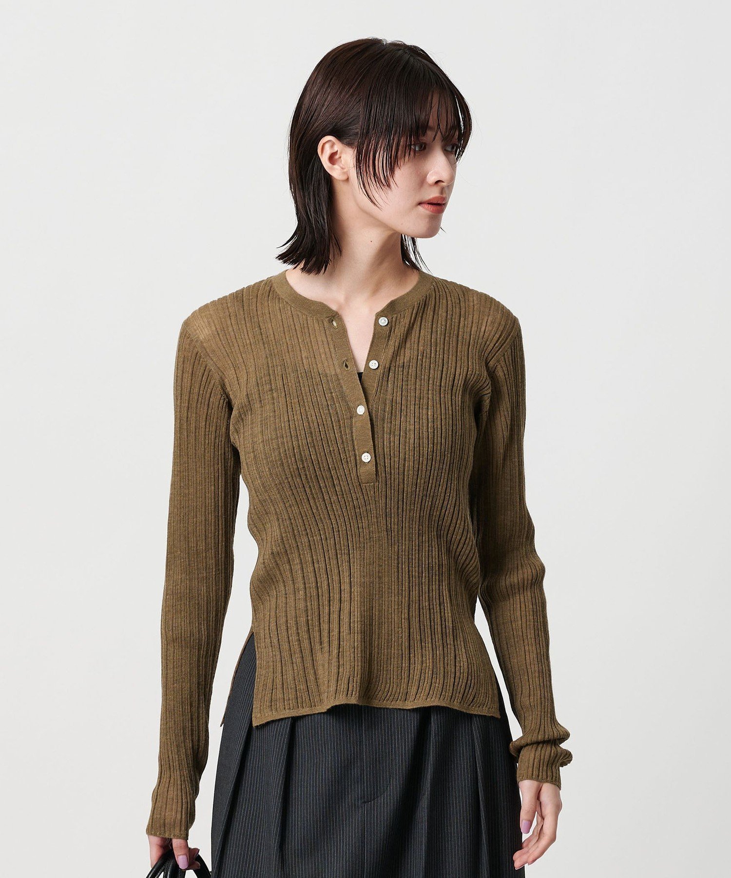 【ビューティ&ユース ユナイテッドアローズ/BEAUTY&YOUTH / UNITED ARROWS】のアルパカブレンド ランダムリブ ヘンリーネックプルオーバー インテリア・キッズ・メンズ・レディースファッション・服の通販 founy(ファニー) 　ファッション　Fashion　レディースファッション　Fashion for Women　トップス・カットソー　Cut & Sew Tops　カジュアルプルオーバー・ニットトップス　Pullovers & Knit Tops / Casual Pullovers　インナー　Innerwear　カーディガン　Cardigan, Knitwear　コンパクト　Compact, Small Size　シアー　Sheer, See-Through　ジャケット　Jacket, Outerwear　スリット　Slit, Slit Detail　ランダム　Random, Irregular　リラックス　Relax, Relaxed Fit　ワイド　Wide, Wide Fit　エレガント 上品　Elegant　OLIVE|ID: prp329100004832458 ipo3291000000035188356