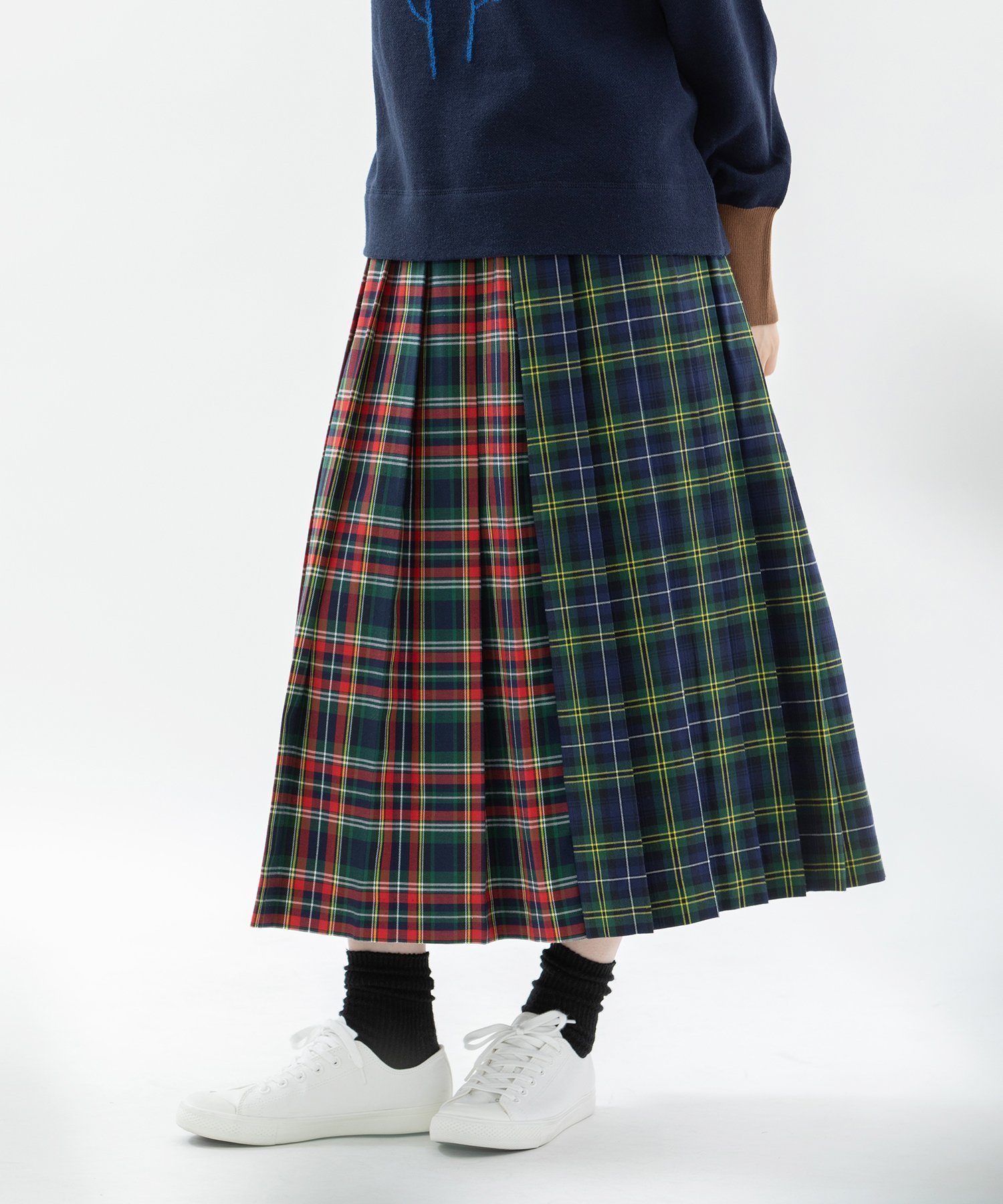 【プードゥドゥ/POU DOU DOU】のmiscタータンプリーツスカート インテリア・キッズ・メンズ・レディースファッション・服の通販 founy(ファニー) 　ファッション　Fashion　レディースファッション　Fashion for Women　スカート　Skirts　プリーツスカート / 上品フェミニンスタイル　Pleated Skirts　シンプル　Simple, Minimal　スマート　Smart, Elegant　チェック　Check, Plaid, Tartan　フォルム　Silhouette, Form　プリーツ　Pleats, Pleated　ポケット　Pocket, Pocket Detail　リラックス　Relax, Relaxed Fit　エレガント 上品　Elegant　レッド|ID: prp329100004832475 ipo3291000000035188609