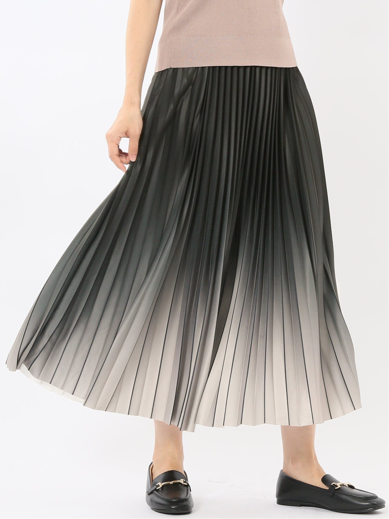 【タカキュー/TAKA-Q】のグラデーションプリーツ ロングスカート インテリア・キッズ・メンズ・レディースファッション・服の通販 founy(ファニー) 　ファッション　Fashion　レディースファッション　Fashion for Women　スカート　Skirts　ロングスカート　Long Skirts / Maxi & Midi Skirts　オケージョン　Occasion Wear　グラデーション　Gradient, Ombre　コンパクト　Compact, Small Size　シャーリング　Shirring, Ruched　ショート　Short, Short Length　シンプル　Simple, Minimal　フィット　Fit, Slim Fit　プリーツ　Pleats, Pleated　ロング　Long, Long-Length　A/W・秋冬　Autumn/Winter　おすすめ　Recommended / Our Picks　エレガント 上品　Elegant　セレモニー　Ceremony　06グレー|ID: prp329100004832479 ipo3291000000035188667