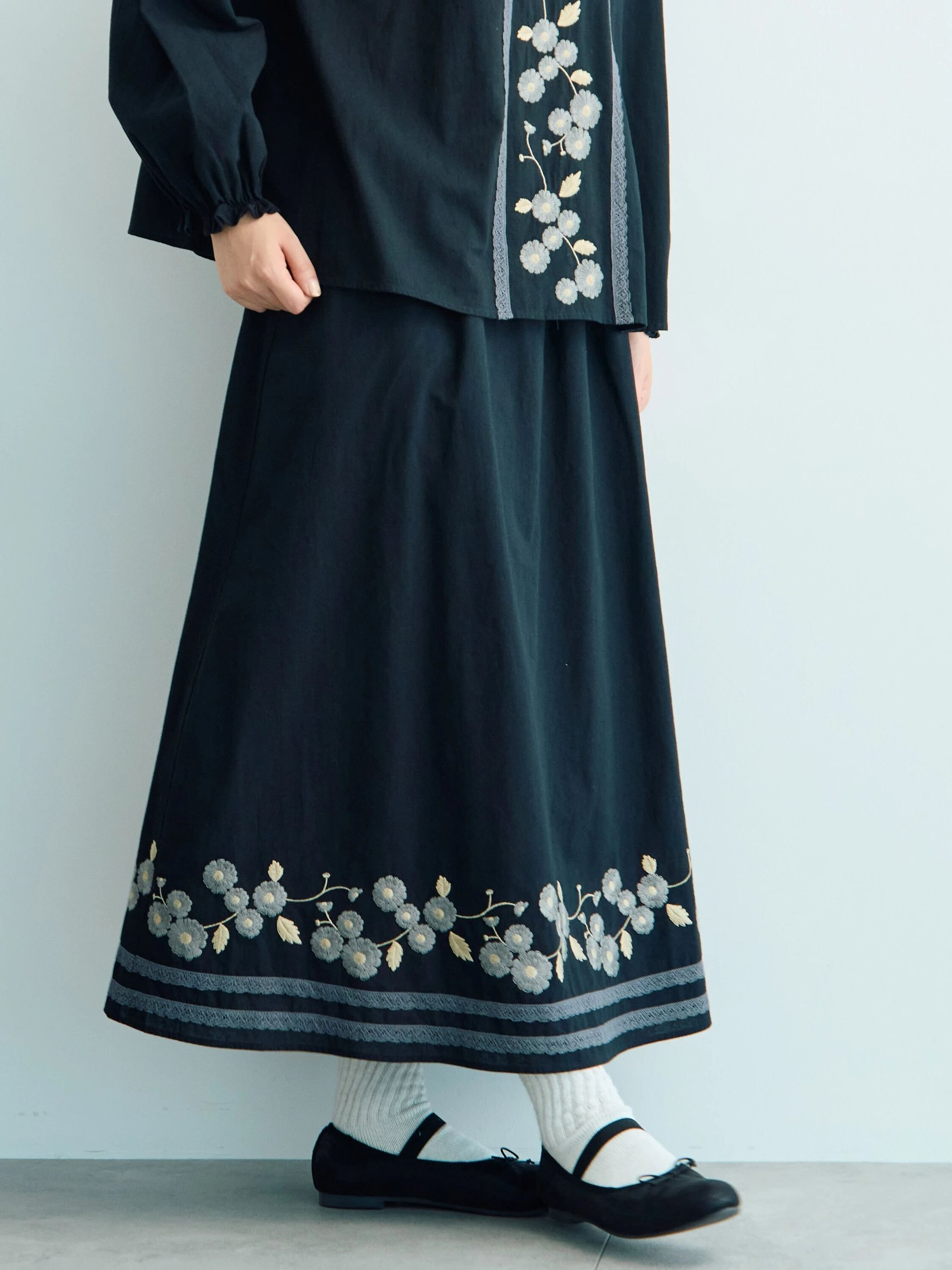 【サマンサモスモス/Samansa Mos2】の【WEB限定】花柄刺繍ギャザースカート 人気、トレンドファッション・服の通販 founy(ファニー) ファッション Fashion レディースファッション Fashion for Women スカート Skirts ギャザー Gathered, Ruffled シンプル Simple, Minimal セットアップ Set-Up, Coordinated Outfit other-1|ID: prp329100004832484 ipo3291000000035188711