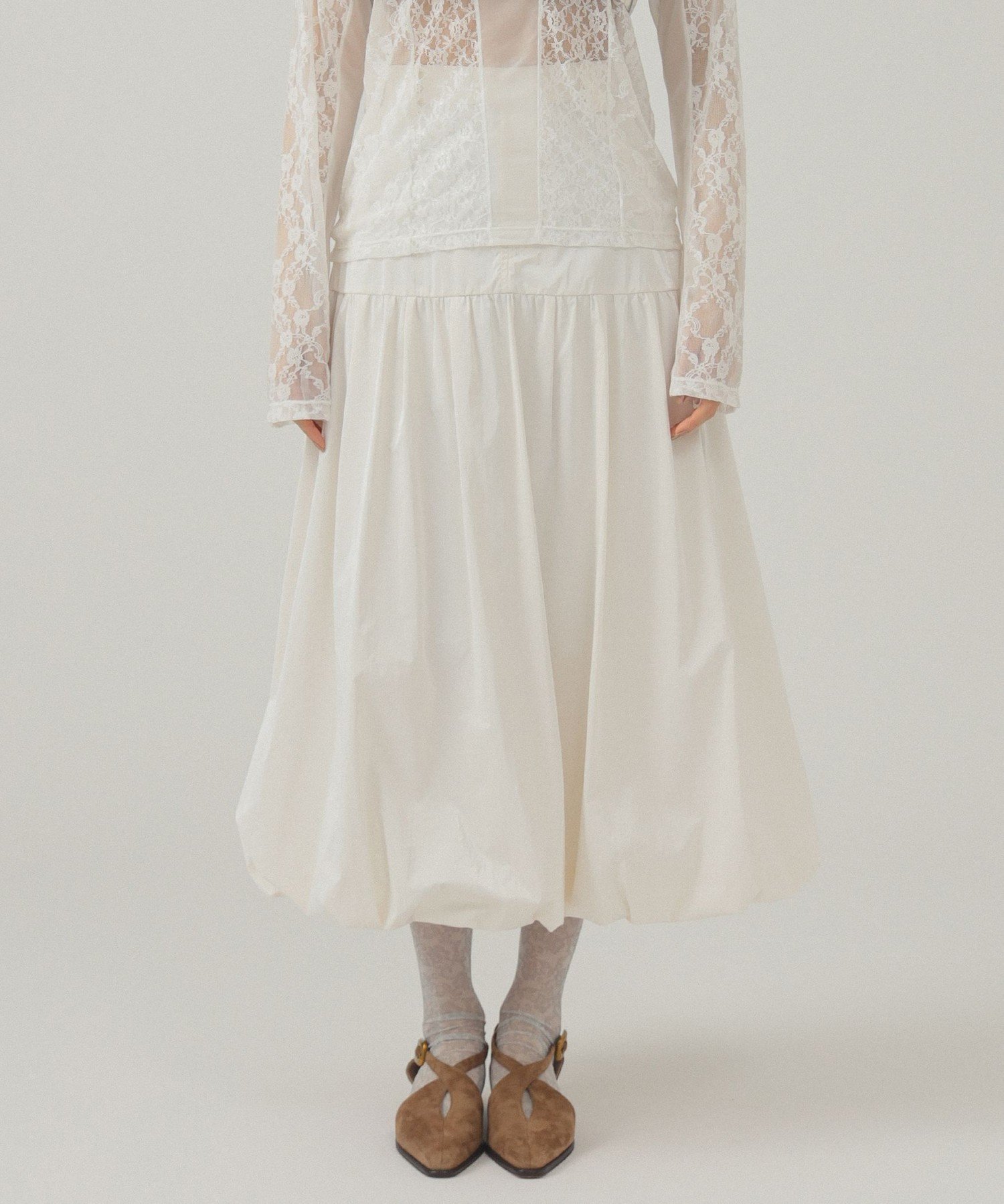 【ビームス ウイメン/BEAMS】のグロッシー バルーン スカート インテリア・キッズ・メンズ・レディースファッション・服の通販 founy(ファニー) 　ファッション　Fashion　レディースファッション　Fashion for Women　スカート　Skirts　シューズ　Shoes, Footwear　ソックス　Socks, Hosiery　バランス　Balance, Style Balance　バルーン　Balloon, Balloon Silhouette　レース　Lace, Lace Fabric　WHITE|ID: prp329100004832487 ipo3291000000035188749