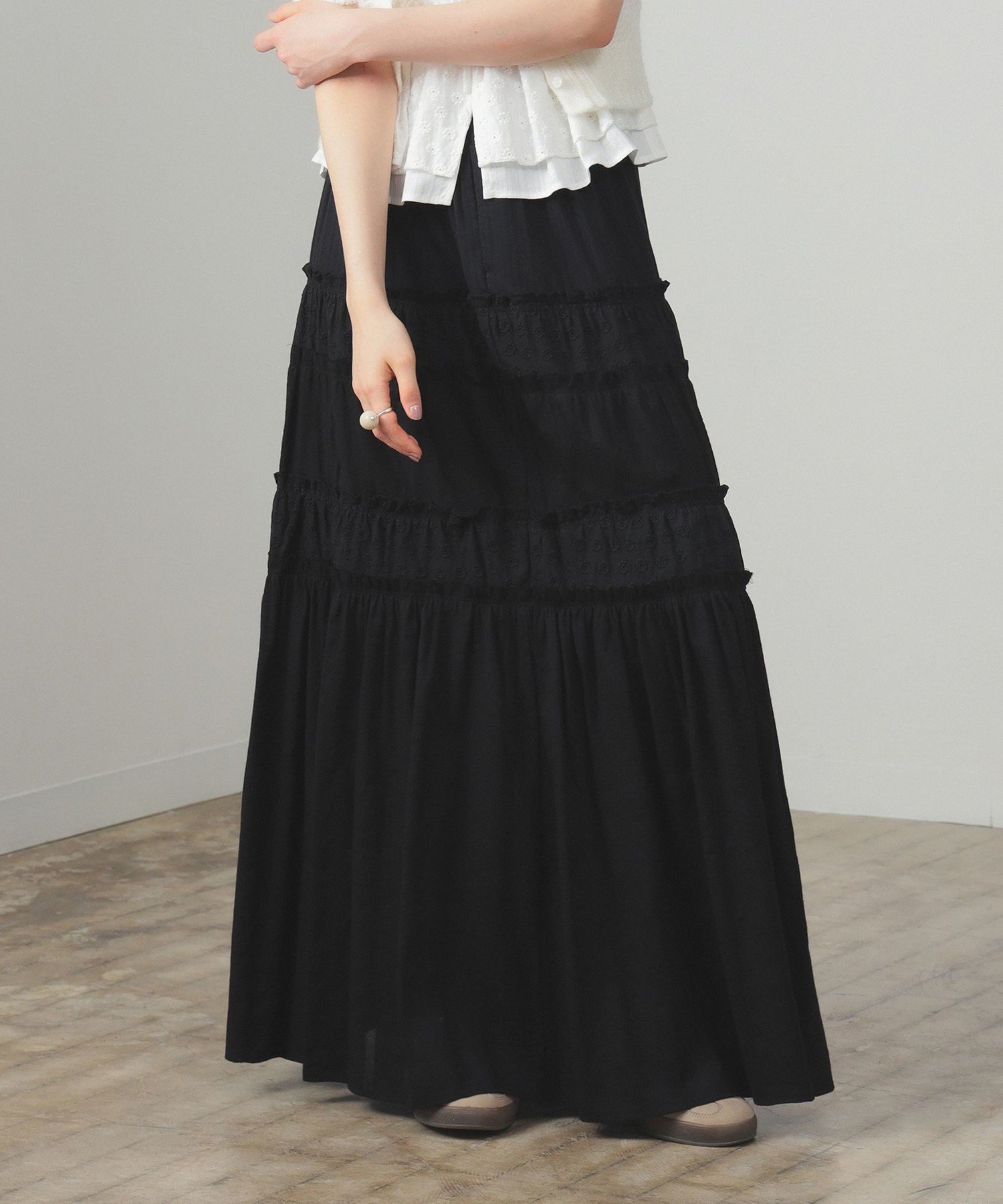 【ビームス ウイメン/BEAMS】の【9/25新規値下げ】【ロング丈/マキシ丈/モノトーン/ワントーンコーデ/25AW】レース キリカエ ティアード スカート 人気、トレンドファッション・服の通販 founy(ファニー) 　ファッション　Fashion　レディースファッション　Fashion for Women　スカート　Skirts　ティアードスカート　Tiered Skirts　ダブル　Double, Double-Breasted　ティアード　Tiered, Tiered Style　ティアードスカート　Tiered Skirt, Flounced Skirt　バランス　Balance, Style Balance　フェミニン　Feminine, Girly　ポケット　Pocket, Pocket Detail　マキシ　Maxi, Full Length　モノトーン　Monotone, Black and White　レース　Lace, Lace Fabric　ロング　Long, Long-Length　エレガント 上品　Elegant　 other-1|ID: prp329100004832496 ipo3291000000035188874