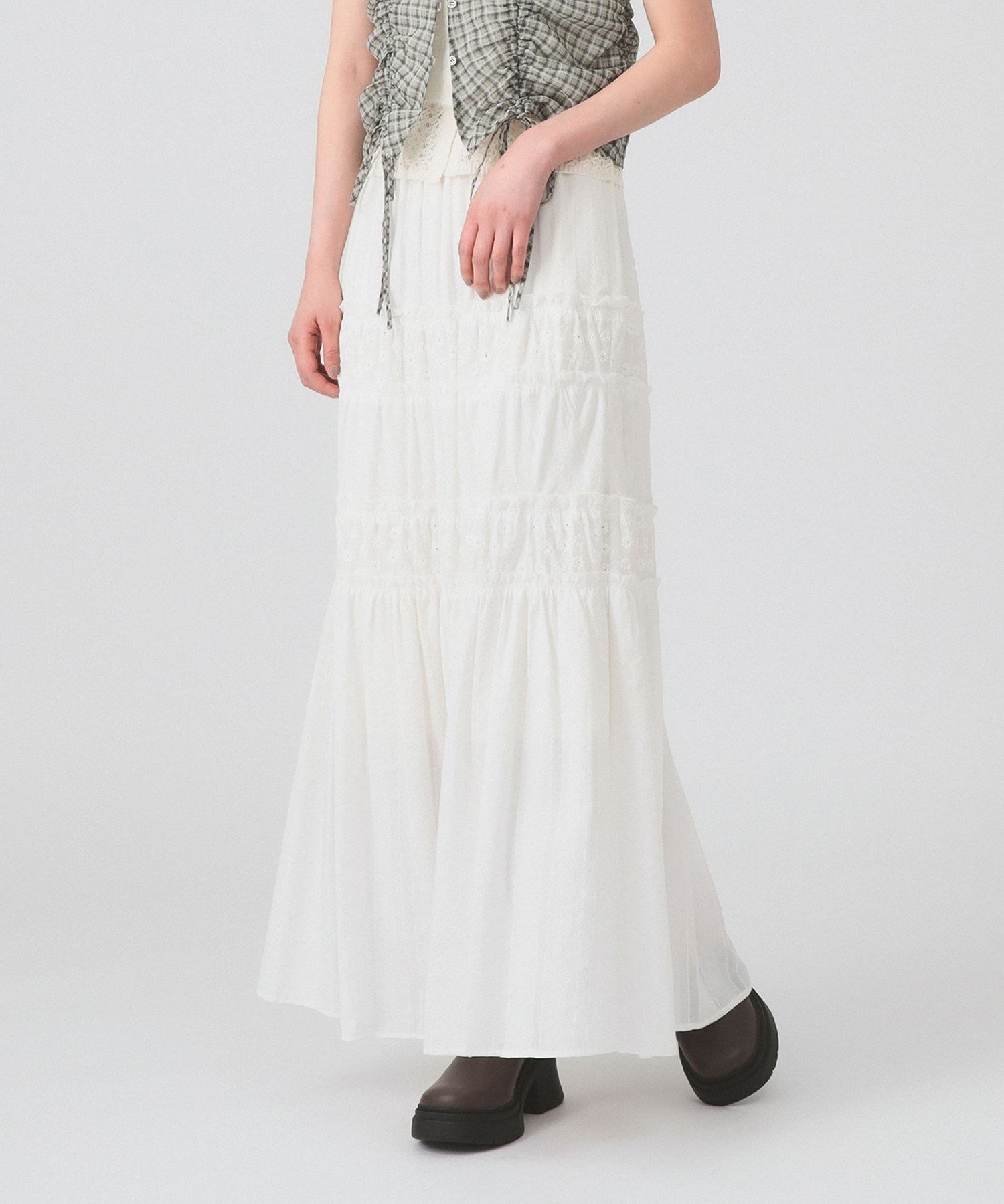 【ビームス ウイメン/BEAMS】の【9/25新規値下げ】【ロング丈/マキシ丈/モノトーン/ワントーンコーデ/25AW】レース キリカエ ティアード スカート インテリア・キッズ・メンズ・レディースファッション・服の通販 founy(ファニー) 　ファッション　Fashion　レディースファッション　Fashion for Women　スカート　Skirts　ティアードスカート　Tiered Skirts　ダブル　Double, Double-Breasted　ティアード　Tiered, Tiered Style　ティアードスカート　Tiered Skirt, Flounced Skirt　バランス　Balance, Style Balance　フェミニン　Feminine, Girly　ポケット　Pocket, Pocket Detail　マキシ　Maxi, Full Length　モノトーン　Monotone, Black and White　レース　Lace, Lace Fabric　ロング　Long, Long-Length　エレガント 上品　Elegant　WHITE|ID: prp329100004832496 ipo3291000000035188876