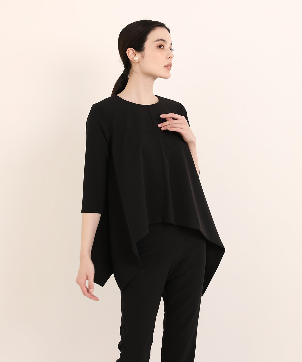 【マーリエ ル カセット/Maglie le cassetto】の《M Maglie le cassetto》アシメトリーブラウス 人気、トレンドファッション・服の通販 founy(ファニー) 　ファッション　Fashion　レディースファッション　Fashion for Women　トップス・カットソー　Cut & Sew Tops　シャツ・ブラウス・オフィスカジュアル　Elegant Blouses & Button-Ups　ストレッチ　Stretch, Stretchy Fabric　セットアップ　Set-Up, Coordinated Outfit　チュニック　Tunic, Long Top　フレア　Flare, Flared　フロント　Front, Front Design　ボトム　Bottoms, Lower Wear　おすすめ　Recommended / Our Picks　エレガント 上品　Elegant　卒業式　Graduation Ceremony　 other-1|ID: prp329100004832520 ipo3291000000035189192