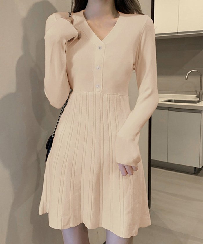 【ミニミニストア/miniministore】のVネックニットワンピース 飾りボタン付き インテリア・キッズ・メンズ・レディースファッション・服の通販 founy(ファニー) https://founy.com/ ファッション Fashion レディースファッション Fashion for Women ワンピース Dresses ニットワンピース Knit Dresses アクリル Acrylic Material ショート Short, Short Length フィット Fit, Slim Fit フェミニン Feminine, Girly フレア Flare, Flared ロング Long, Long-Length A/W・秋冬 Autumn/Winter 長袖 Long Sleeve, Full Sleeve |ID: prp329100004832531 ipo3291000000035189326