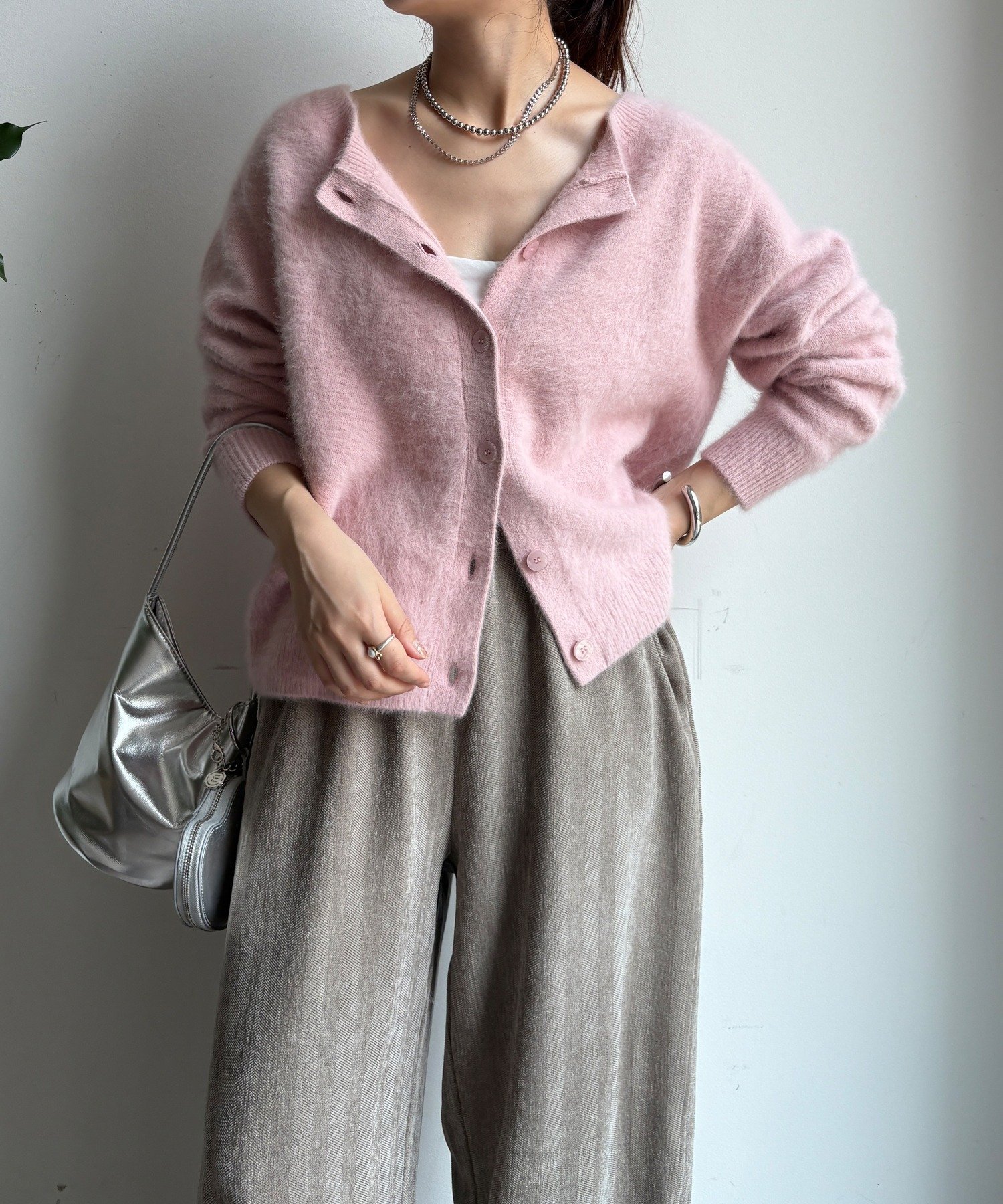 【ドゥドゥ/DouDou】のファーカシミヤカーディガン インテリア・キッズ・メンズ・レディースファッション・服の通販 founy(ファニー) 　ファッション　Fashion　レディースファッション　Fashion for Women　トップス・カットソー　Cut & Sew Tops　カーディガン・羽織り　Layered Style Cardigans　2024年　2024　2024-2025秋冬・A/W　Autumn/Winter 2024–25 AW24–25　冬　Winter / This Winter　カーディガン　Cardigan, Knitwear　コンパクト　Compact, Small Size　バランス　Balance, Style Balance　フォックス　Fox, Fox Fur　フロント　Front, Front Design　ベーシック　Basic, Essential　ボトム　Bottoms, Lower Wear　A/W・秋冬　Autumn/Winter　羽織　Haori, Light Jacket　ピンク|ID: prp329100004832540 ipo3291000000035189492