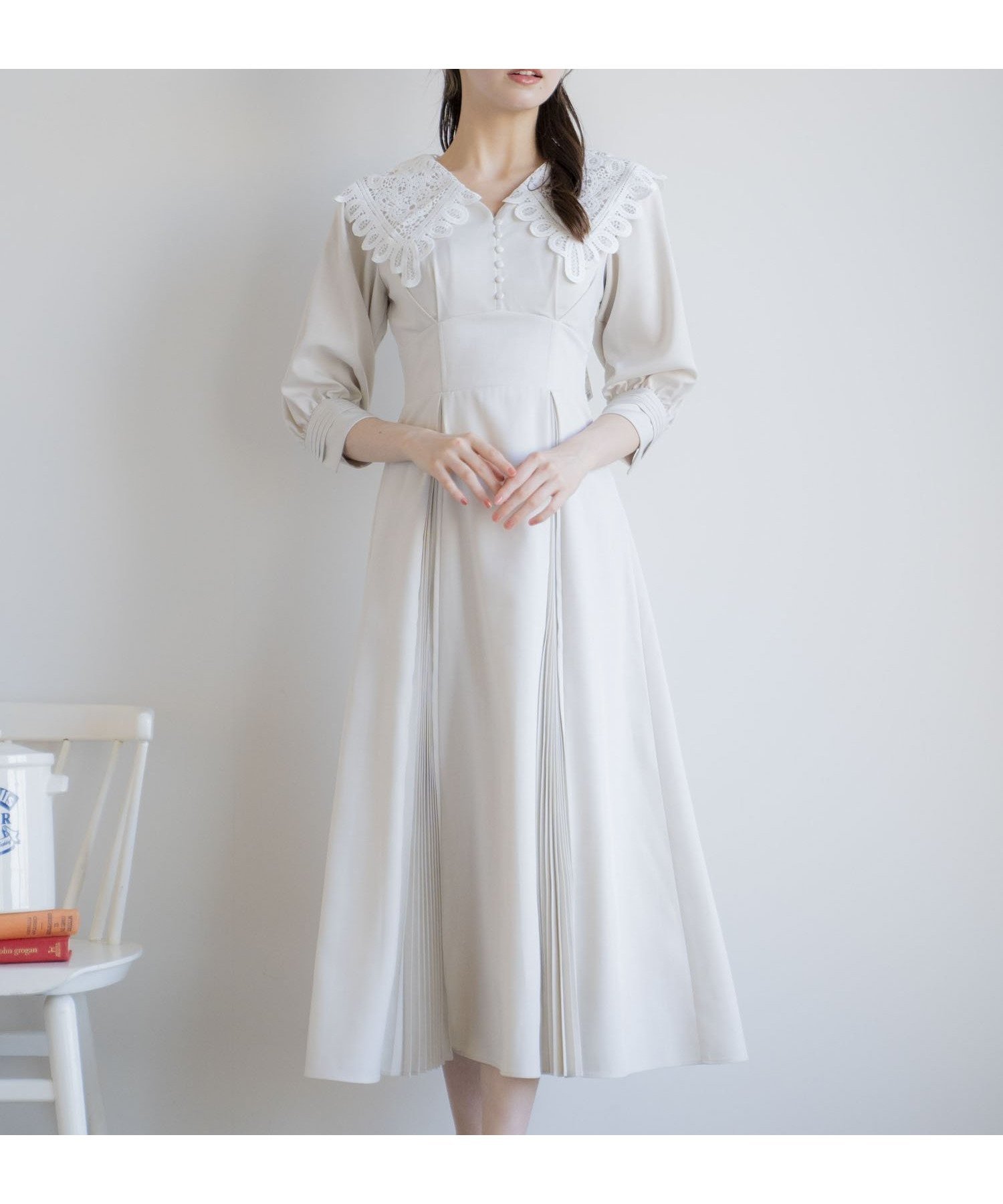 【ノエラ/Noela】の襟レースプリーツワンピ インテリア・キッズ・メンズ・レディースファッション・服の通販 founy(ファニー) 　ファッション　Fashion　レディースファッション　Fashion for Women　ワンピース　Dresses　コルセット　Corset, Bustier　シンプル　Simple, Minimal　プリーツ　Pleats, Pleated　ポケット　Pocket, Pocket Detail　レース　Lace, Lace Fabric　切替　Switching, Contrast Panel　ライトグレー|ID: prp329100004832714 ipo3291000000035191235