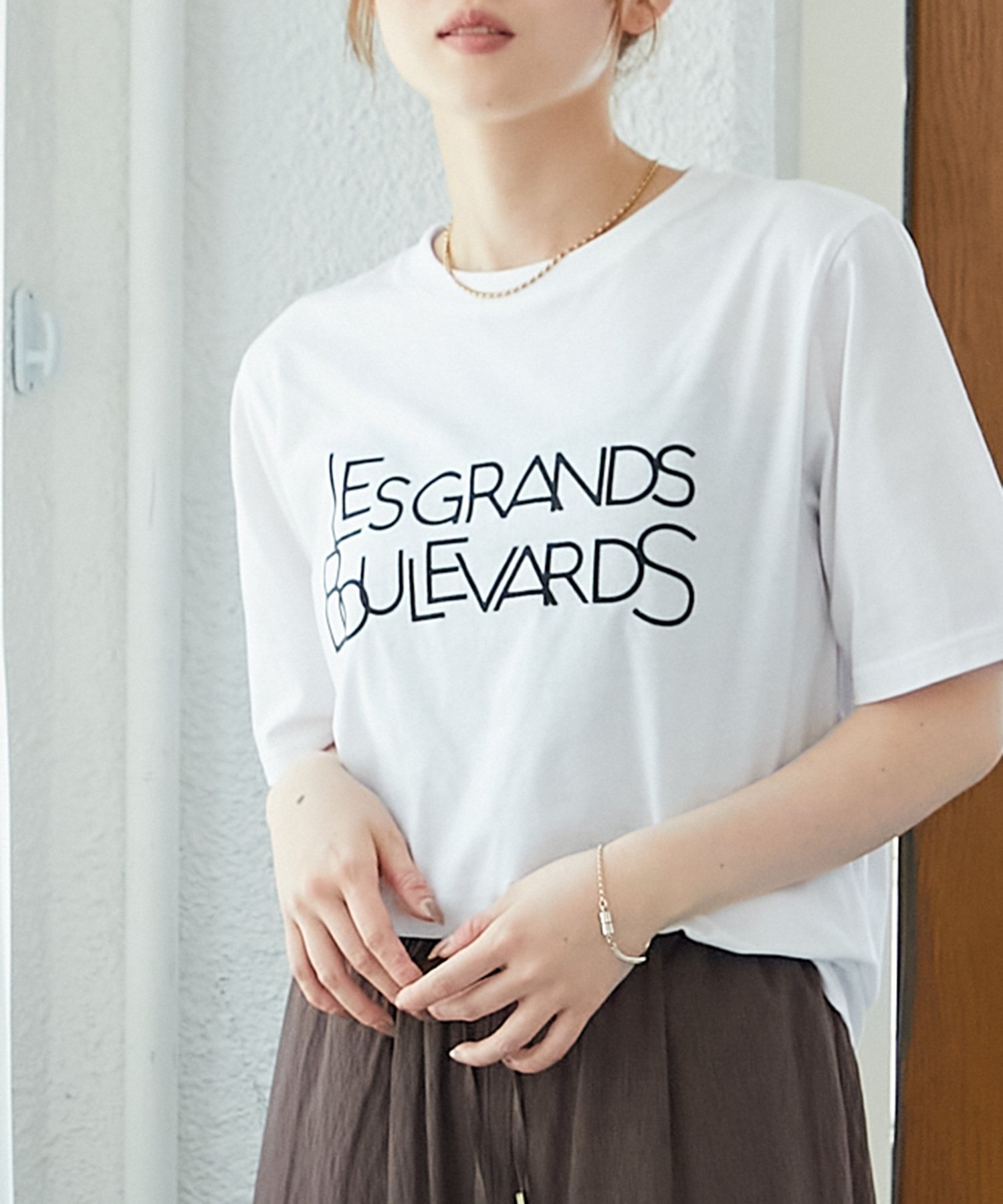 【ルクールブラン/le.coeur blanc】の《手洗い可能》Les Grands BoulevardsロゴTシャツ インテリア・キッズ・メンズ・レディースファッション・服の通販 founy(ファニー) 　ファッション　Fashion　レディースファッション　Fashion for Women　トップス・カットソー　Cut & Sew Tops　シャツ・ブラウス・オフィスカジュアル　Elegant Blouses & Button-Ups　ロングTシャツ・Tシャツ　Longline T-Shirts & Tees　おすすめ　Recommended / Our Picks　ウェーブ　Wavy Pattern　定番　Standard, Basic Item　オフ|ID: prp329100004833008 ipo3291000000035193012