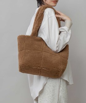 【ミューニック/Munich】のフェイクファートートバッグ 人気、トレンドファッション・服の通販 founy(ファニー) ファッション Fashion レディースファッション Fashion for Women バッグ Bags クール Cool, Chic ポケット Pocket, Pocket Detail 冬 Winter / This Winter A/W・秋冬 Autumn/Winter 2025年 2025 2025-2026秋冬・A/W Autumn/Winter 2025–26 AW25–26 |ID:prp329100004833042