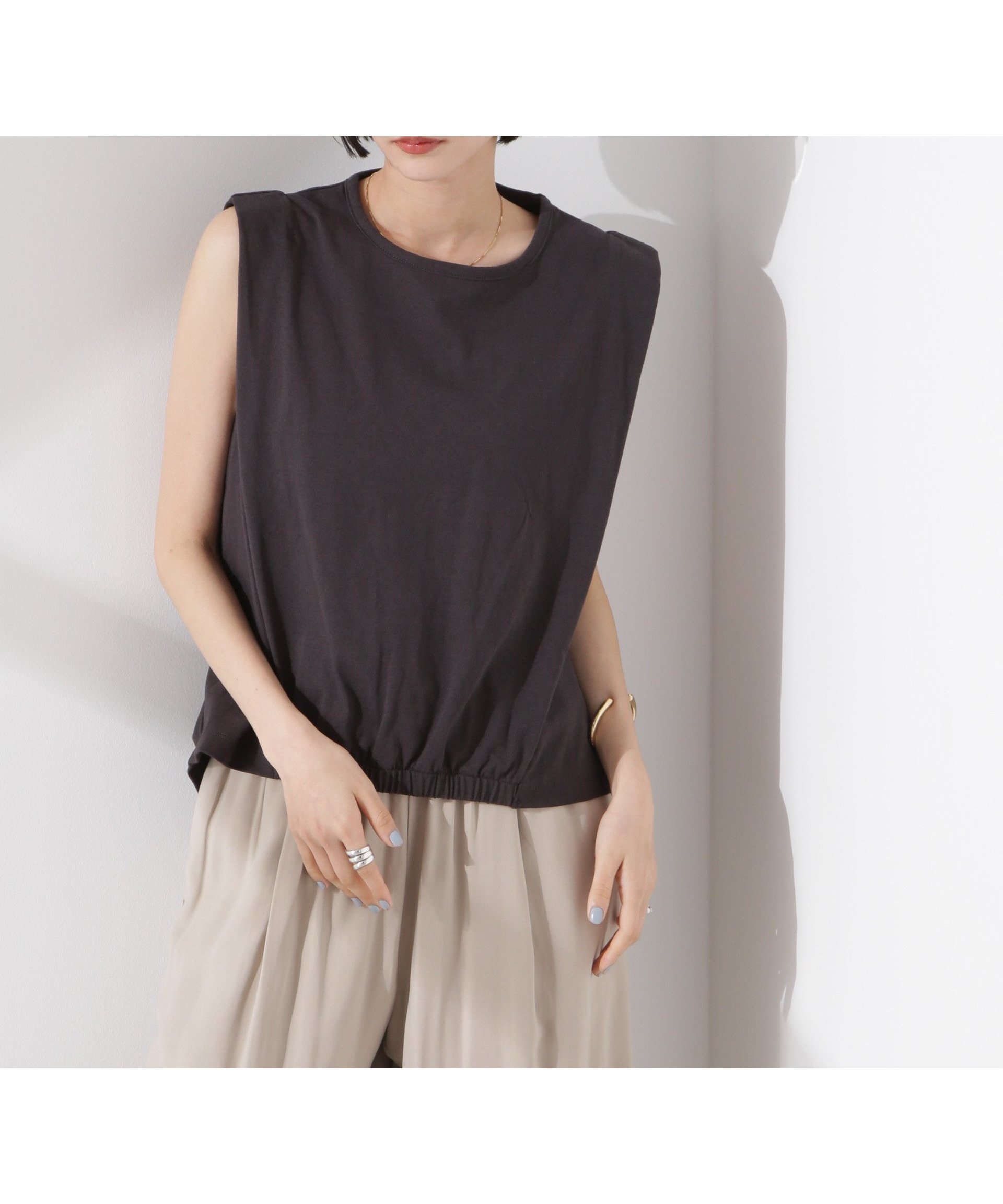 【ナノ ユニバース/nano universe】のドライタッチ天竺フロントギャザーヘムノースリーブトップス 人気、トレンドファッション・服の通販 founy(ファニー) ファッション Fashion レディースファッション Fashion for Women トップス・カットソー Cut & Sew Tops キャミソール&ノースリーブ Camisoles & Sleeveless Tops 春 Spring ギャザー Gathered, Ruffled サンダル Sandals, Summer Shoes シンプル Simple, Minimal フロント Front, Front Design ベーシック Basic, Essential リネン Linen, Linen Fabric リボン Ribbon, Bow リラックス Relax, Relaxed Fit ワイド Wide, Wide Fit S/S・春夏 SS, Spring/Summer, Warm Season アウトレット Outlet / Clearance おすすめ Recommended / Our Picks 夏 Summer エレガント 上品 Elegant 2025年 2025 2025春夏・S/S Spring/Summer 2025 SS25 other-1|ID: prp329100004833061 ipo3291000000035193746