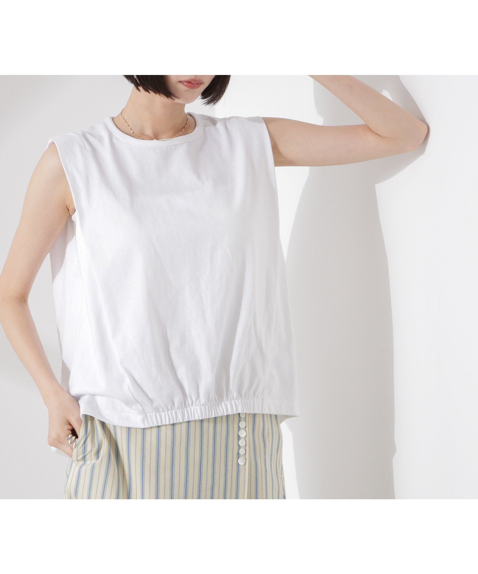 【ナノ ユニバース/nano universe】のドライタッチ天竺フロントギャザーヘムノースリーブトップス インテリア・キッズ・メンズ・レディースファッション・服の通販 founy(ファニー) ファッション Fashion レディースファッション Fashion for Women トップス・カットソー Cut & Sew Tops キャミソール&ノースリーブ Camisoles & Sleeveless Tops 春 Spring ギャザー Gathered, Ruffled サンダル Sandals, Summer Shoes シンプル Simple, Minimal フロント Front, Front Design ベーシック Basic, Essential リネン Linen, Linen Fabric リボン Ribbon, Bow リラックス Relax, Relaxed Fit ワイド Wide, Wide Fit S/S・春夏 SS, Spring/Summer, Warm Season アウトレット Outlet / Clearance おすすめ Recommended / Our Picks 夏 Summer エレガント 上品 Elegant 2025年 2025 2025春夏・S/S Spring/Summer 2025 SS25 ホワイト|ID: prp329100004833061 ipo3291000000035193751