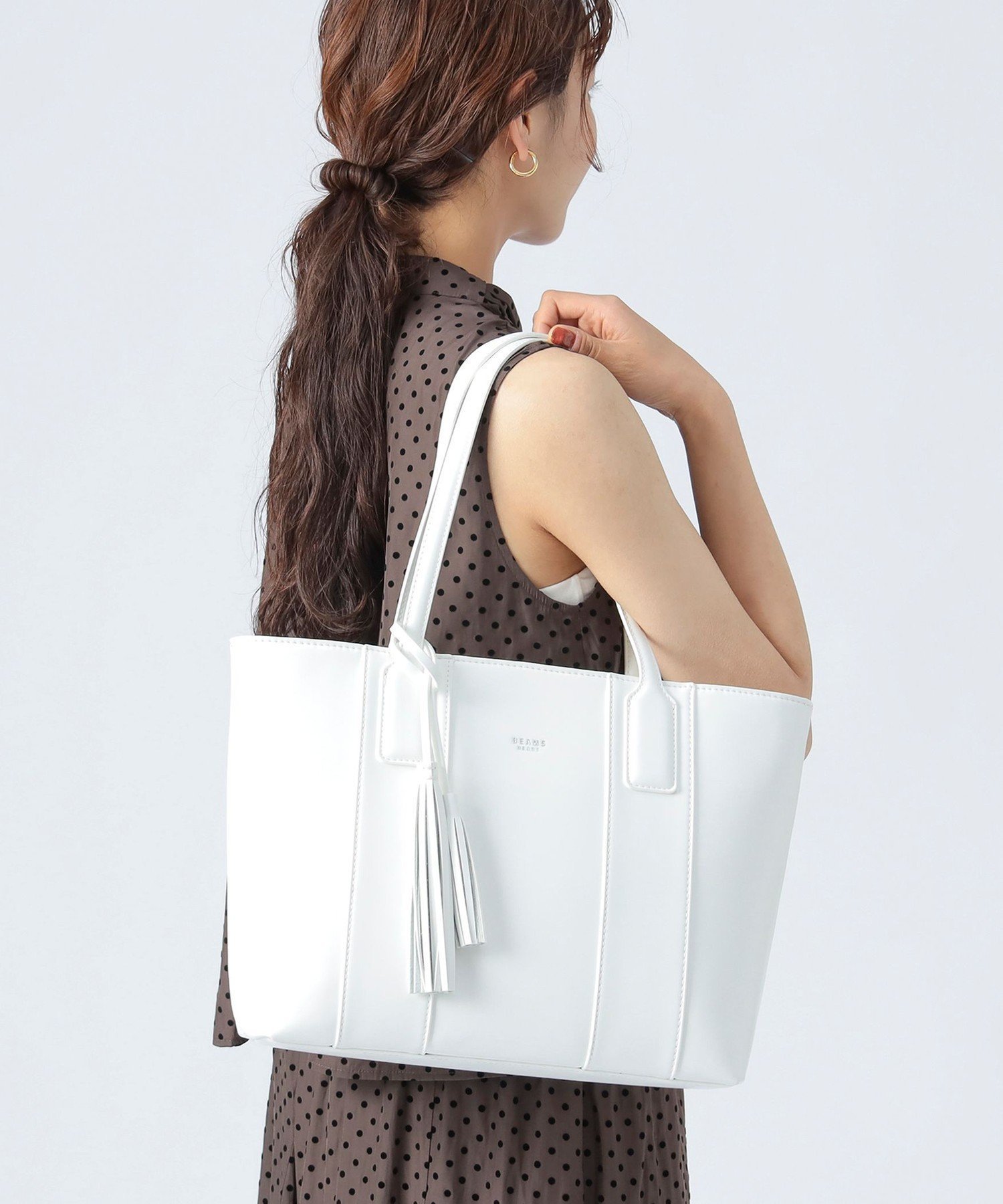 【ビームス ハート/BEAMS HEART】のリサイクルレザー フリンジ トートバッグ(A4サイズ収納可) セレモニー インテリア・キッズ・メンズ・レディースファッション・服の通販 founy(ファニー) ファッション Fashion レディースファッション Fashion for Women バッグ Bags おすすめ Recommended / Our Picks スニーカー Sneakers, Trainers スマート Smart, Elegant セレモニー Ceremony デニム Denim, Jeans Material フリンジ Fringe, Tassel 旅行 Travel WHITE|ID: prp329100004833063 ipo3291000000035193789