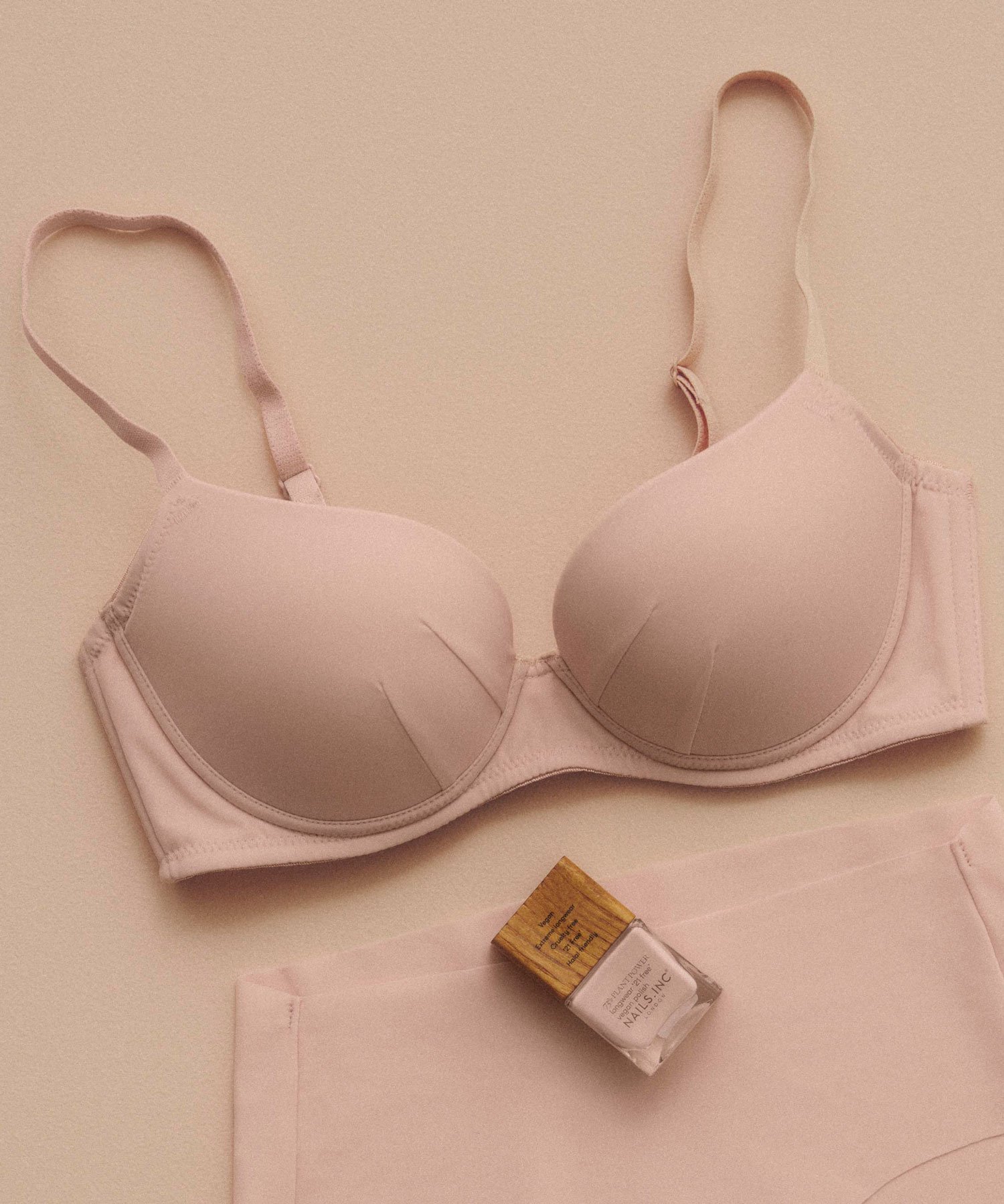 【アンフィ/AMPHI】の【NAILS INC * AMPHI】脇高スムージングシンプルタイプ ノンワイヤーブラ BRAGENIC インテリア・キッズ・メンズ・レディースファッション・服の通販 founy(ファニー) 　ファッション　Fashion　レディースファッション　Fashion for Women　コレクション　Collection, Seasonal Line　シンプル　Simple, Minimal　トレンド　Trend, Trending Now　定番　Standard, Basic Item　フィット　Fit, Slim Fit　ブラジャー　Bra, Lingerie　ロンドン　London Style, British Inspired　ワイヤー　Wire, Wired Bra　PI|ID: prp329100004833200 ipo3291000000035195070