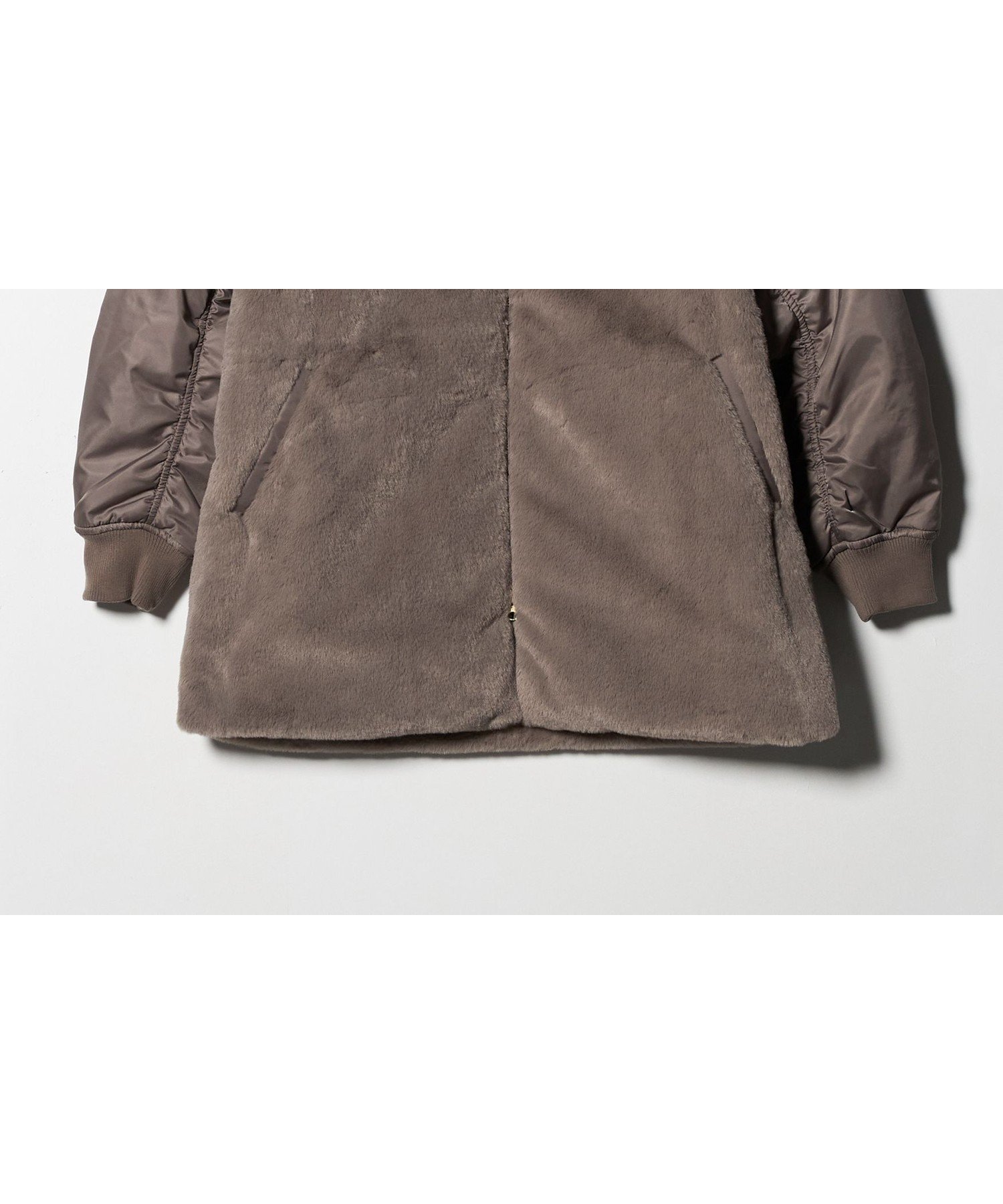 【ユナイテッドアローズ/UNITED ARROWS】のフェイクファー*ナイロン コンビブルゾン A DAY IN THE LIFE インテリア・キッズ・メンズ・レディースファッション・服の通販 founy(ファニー) 　ファッション　Fashion　レディースファッション　Fashion for Women　アウター　Coat / Outerwear Collection　ブルゾンジャケット・スポーティアウター　Blouson Jackets　コンビ　Combo, Combination Style　シンプル　Simple, Minimal　ジップ　Zip, Zipper　トレンド　Trend, Trending Now　人気　Popular, Best Seller　バランス　Balance, Style Balance　フェイクファー　Faux Fur, Imitation Fur　ブルゾン　Blouson, Bomber Jacket　プリーツ　Pleats, Pleated　ベスト　Vest, Waistcoat　ミックス　Mix, Mixed Style　アウトレット　Outlet / Clearance　おすすめ　Recommended / Our Picks　ビジネス 仕事 通勤　Business / Work / Commuting　MOCA|ID: prp329100004833296 ipo3291000000035196136