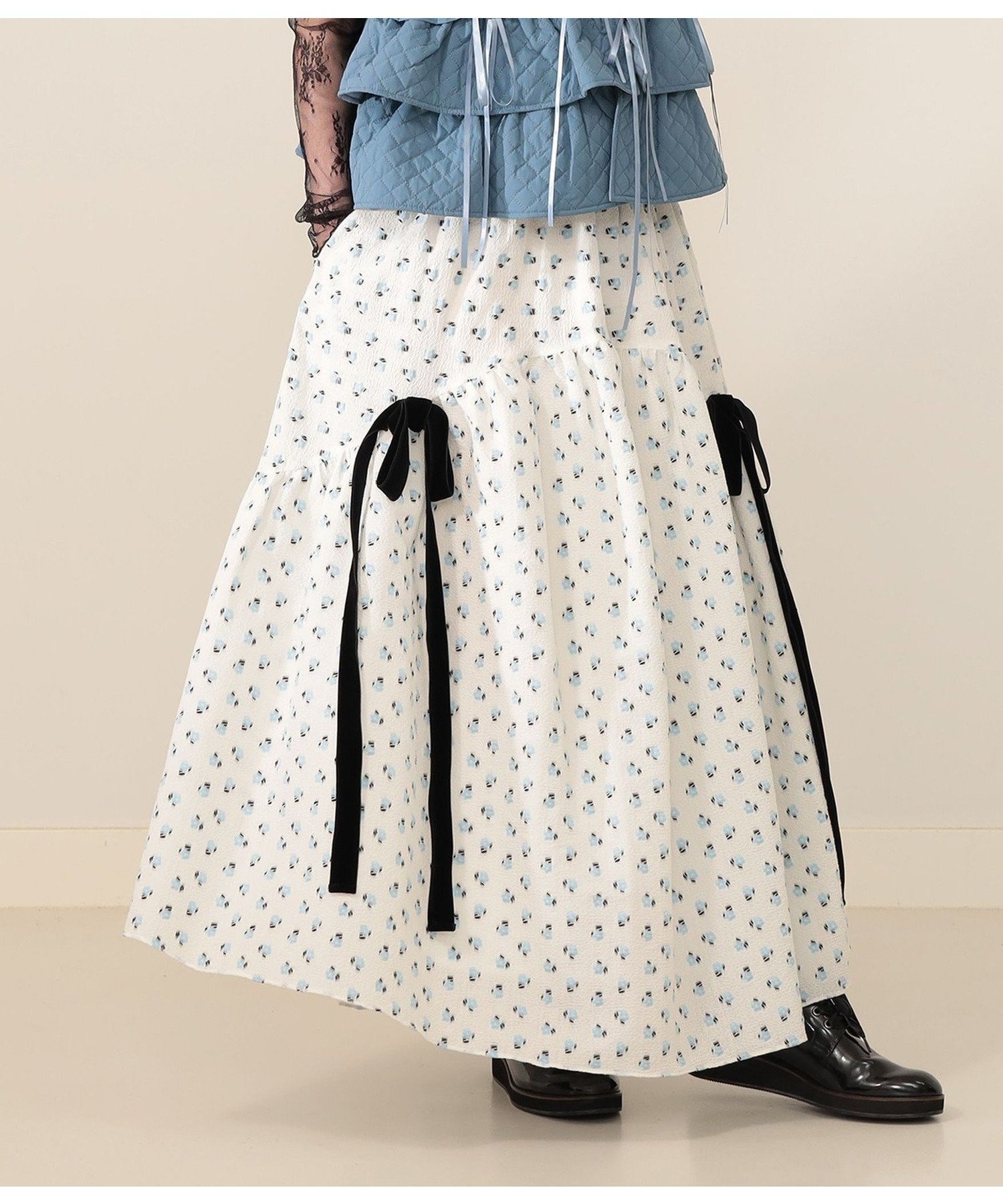 【カロリナ グレイサー/CAROLINA GLASER】のフラワー サイドリボン スカート 人気、トレンドファッション・服の通販 founy(ファニー) 　ファッション　Fashion　レディースファッション　Fashion for Women　スカート　Skirts　シフォン　Chiffon, Lightweight Fabric　ジャカード／ジャガード　Jacquard, Woven Pattern　スウェット / スエット　Sweatshirt, Sweatwear　スタンダード　Standard, Basic　スニーカー　Sneakers, Trainers　トレンド　Trend, Trending Now　フラワー　Flower, Floral　ベロア　Velour, Soft Velvet　リボン　Ribbon, Bow　ロング　Long, Long-Length　 other-1|ID: prp329100004833302 ipo3291000000035196179