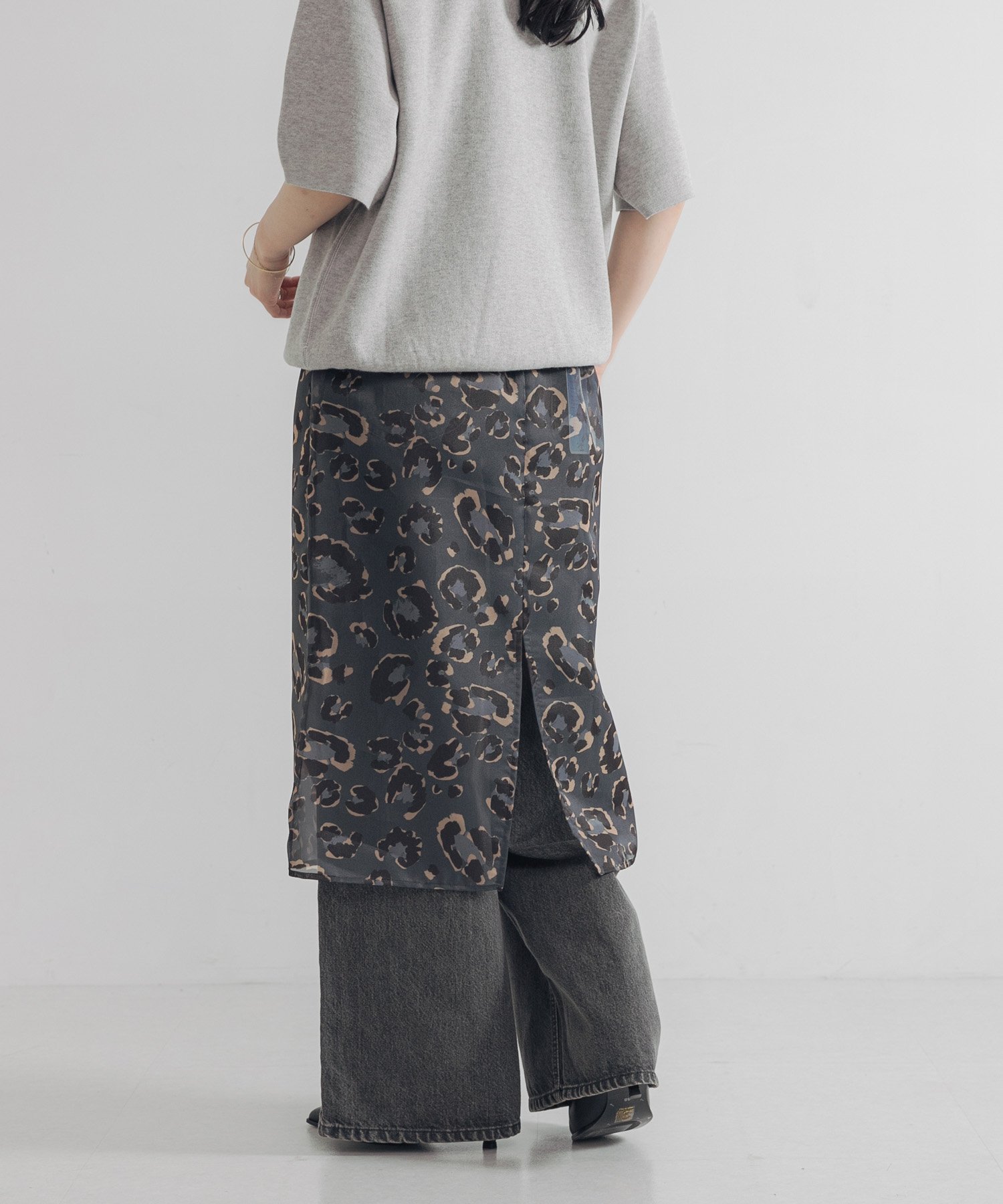 【アーバンリサーチ/URBAN RESEARCH】のレオパードプリントレイヤードスカート インテリア・キッズ・メンズ・レディースファッション・服の通販 founy(ファニー) 　ファッション　Fashion　レディースファッション　Fashion for Women　スカート　Skirts　インナー　Innerwear　オーガンジー　Organza Fabric　シアー　Sheer, See-Through　スリット　Slit, Slit Detail　ソックス　Socks, Hosiery　トレンド　Trend, Trending Now　レオパード　Leopard, Animal Print　A/W・秋冬　Autumn/Winter　冬　Winter / This Winter　エレガント 上品　Elegant　2025年　2025　2025-2026秋冬・A/W　Autumn/Winter 2025–26 AW25–26　GRAY|ID: prp329100004833348 ipo3291000000035196728