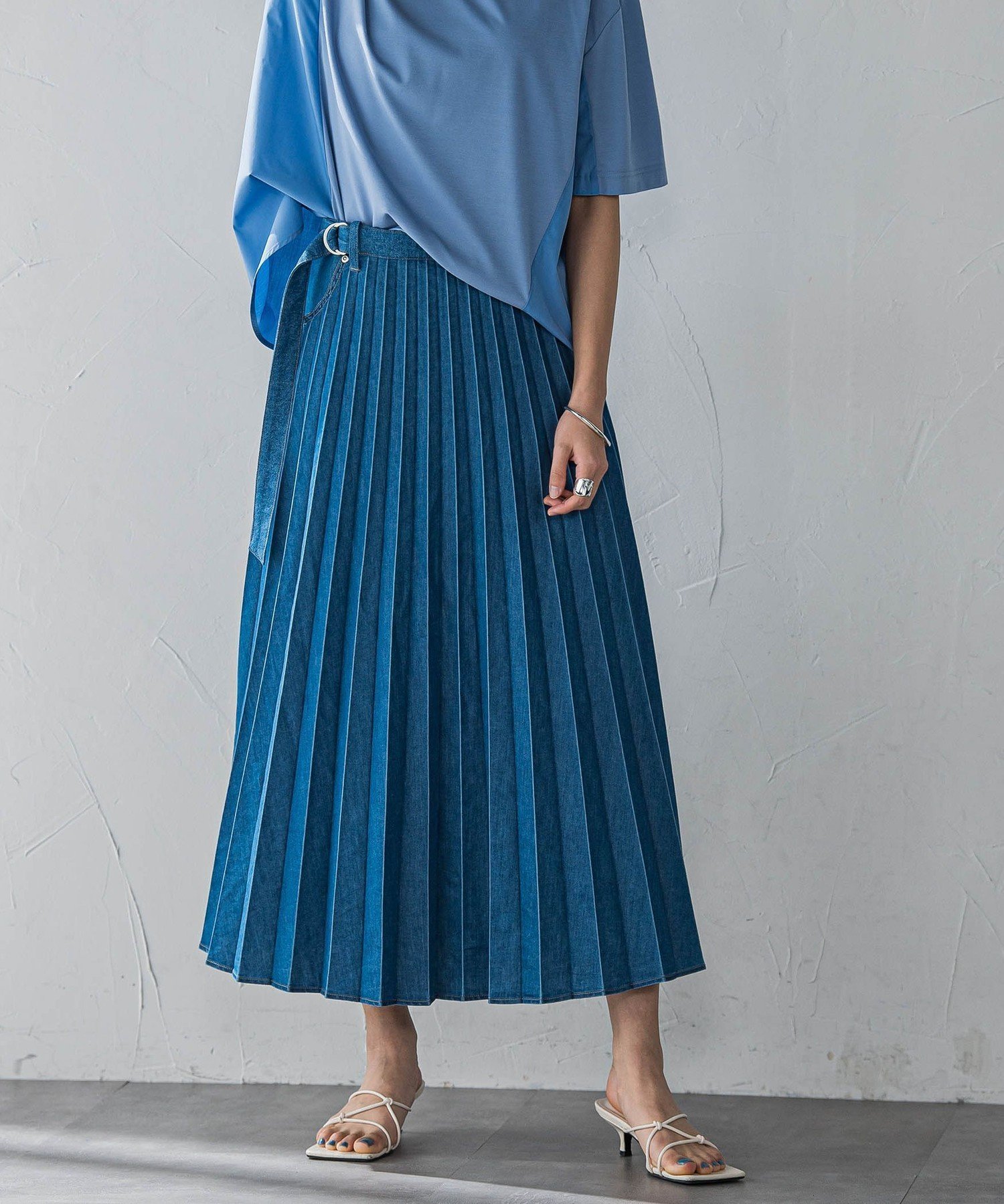 【メイソングレイ/MAYSON GREY】のデニムMIXライトプリーツスカート インテリア・キッズ・メンズ・レディースファッション・服の通販 founy(ファニー) 　ファッション　Fashion　レディースファッション　Fashion for Women　スカート　Skirts　プリーツスカート / 上品フェミニンスタイル　Pleated Skirts　春　Spring　カットソー　Cut and Sewn Top　セットアップ　Set-Up, Coordinated Outfit　デニム　Denim, Jeans Material　ドッキング　Docking, Mixed Material　プリーツ　Pleats, Pleated　S/S・春夏　SS, Spring/Summer, Warm Season　夏　Summer　2025年　2025　2025春夏・S/S　Spring/Summer 2025 SS25　ブルー|ID: prp329100004833355 ipo3291000000035196872