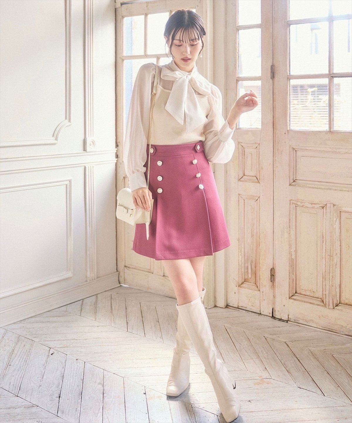 【スウィングル/Swingle】のパールボタンデザインタックミニスカート インテリア・キッズ・メンズ・レディースファッション・服の通販 founy(ファニー) 　ファッション　Fashion　レディースファッション　Fashion for Women　スカート　Skirts　ミニスカート　Mini Skirts　おすすめ　Recommended / Our Picks　クラシカル　Classical, Vintage-Inspired　ハイネック　High Neck, Mock Neck　パール　Pearl, Pearl Accent　フェミニン　Feminine, Girly　ミニスカート　Mini Skirt, Short Skirt　リボン　Ribbon, Bow　台形　A-Line, Trapezoid Shape　ピンク|ID: prp329100004833372 ipo3291000000035197094