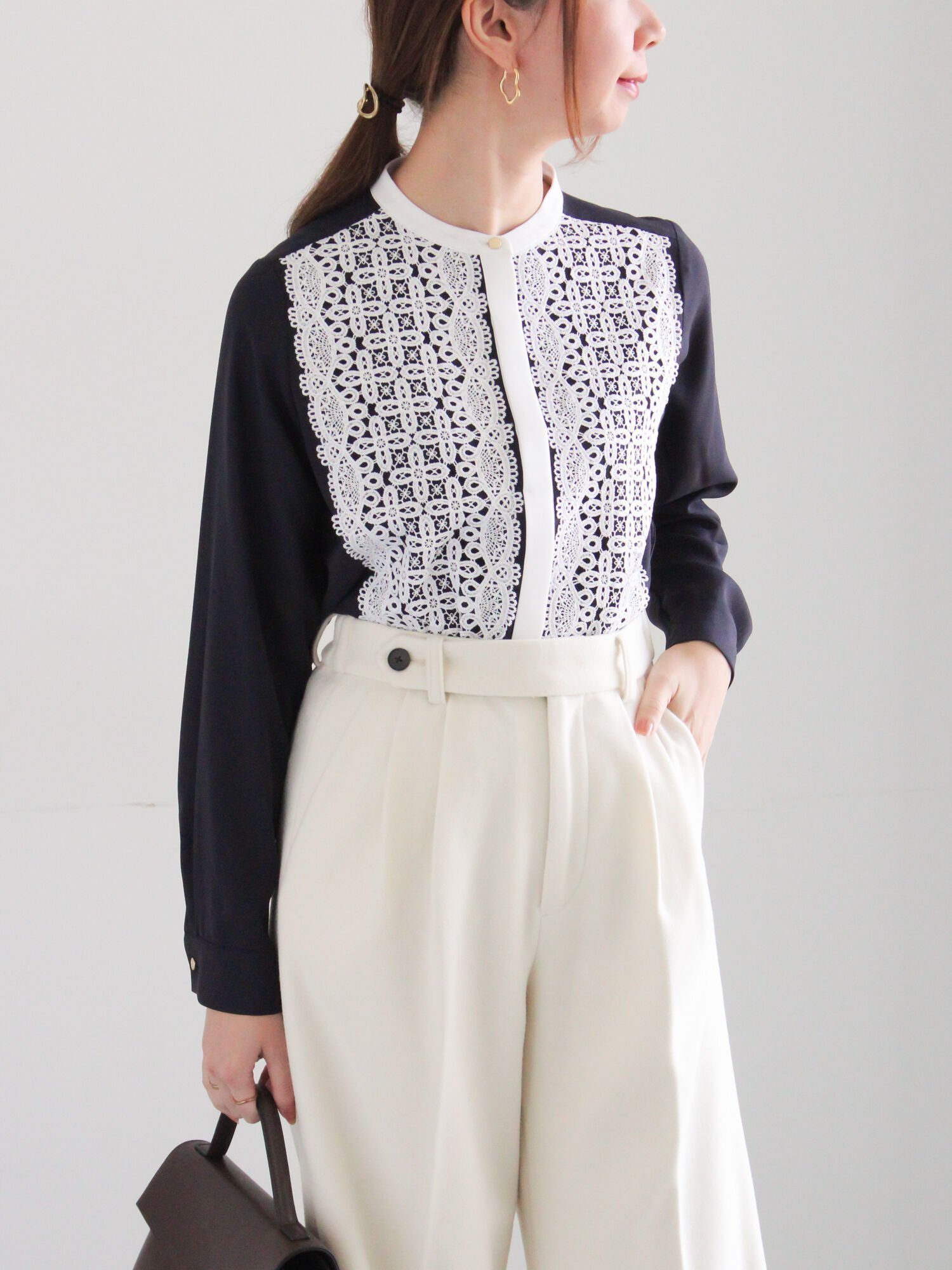 【テチチ/Te chichi】の【WEB限定カラーあり】フロントレースブラウス インテリア・キッズ・メンズ・レディースファッション・服の通販 founy(ファニー) 　ファッション　Fashion　レディースファッション　Fashion for Women　トップス・カットソー　Cut & Sew Tops　シャツ・ブラウス・オフィスカジュアル　Elegant Blouses & Button-Ups　インナー　Innerwear　デニム　Denim, Jeans Material　フロント　Front, Front Design　レース　Lace, Lace Fabric　ワイド　Wide, Wide Fit　人気　Popular, Best Seller　切替　Switching, Contrast Panel　ネイビー|ID: prp329100004833451 ipo3291000000035197799