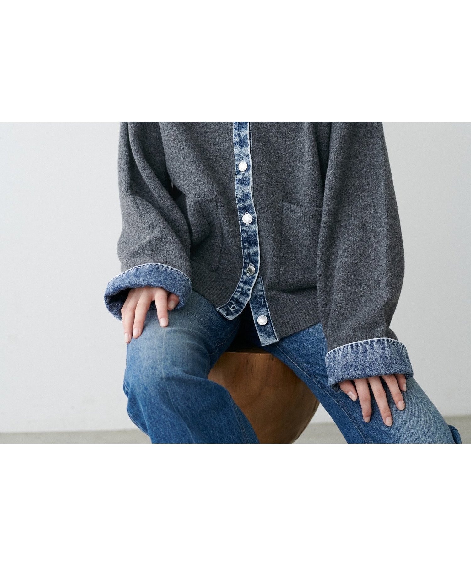 【ラルタ/LARUTA】のニット×デニムコンビネーションカーディガン インテリア・キッズ・メンズ・レディースファッション・服の通販 founy(ファニー) 　ファッション　Fashion　レディースファッション　Fashion for Women　トップス・カットソー　Cut & Sew Tops　ニット　Knit Tops & Sweaters　カーディガン・羽織り　Layered Style Cardigans　インナー　Innerwear　ウォッシュ　Washed Finish　カーディガン　Cardigan, Knitwear　サテン　Satin, Glossy Fabric　シルバー　Silver, Metallic Silver　シンプル　Simple, Minimal　スラックス　Slacks, Dress Pants　デニム　Denim, Jeans Material　ドッキング　Docking, Mixed Material　リラックス　Relax, Relaxed Fit　再入荷　Restock / Back in Stock　おすすめ　Recommended / Our Picks　2026年　2026　チャコールグレー|ID: prp329100004833455 ipo3291000000035197823