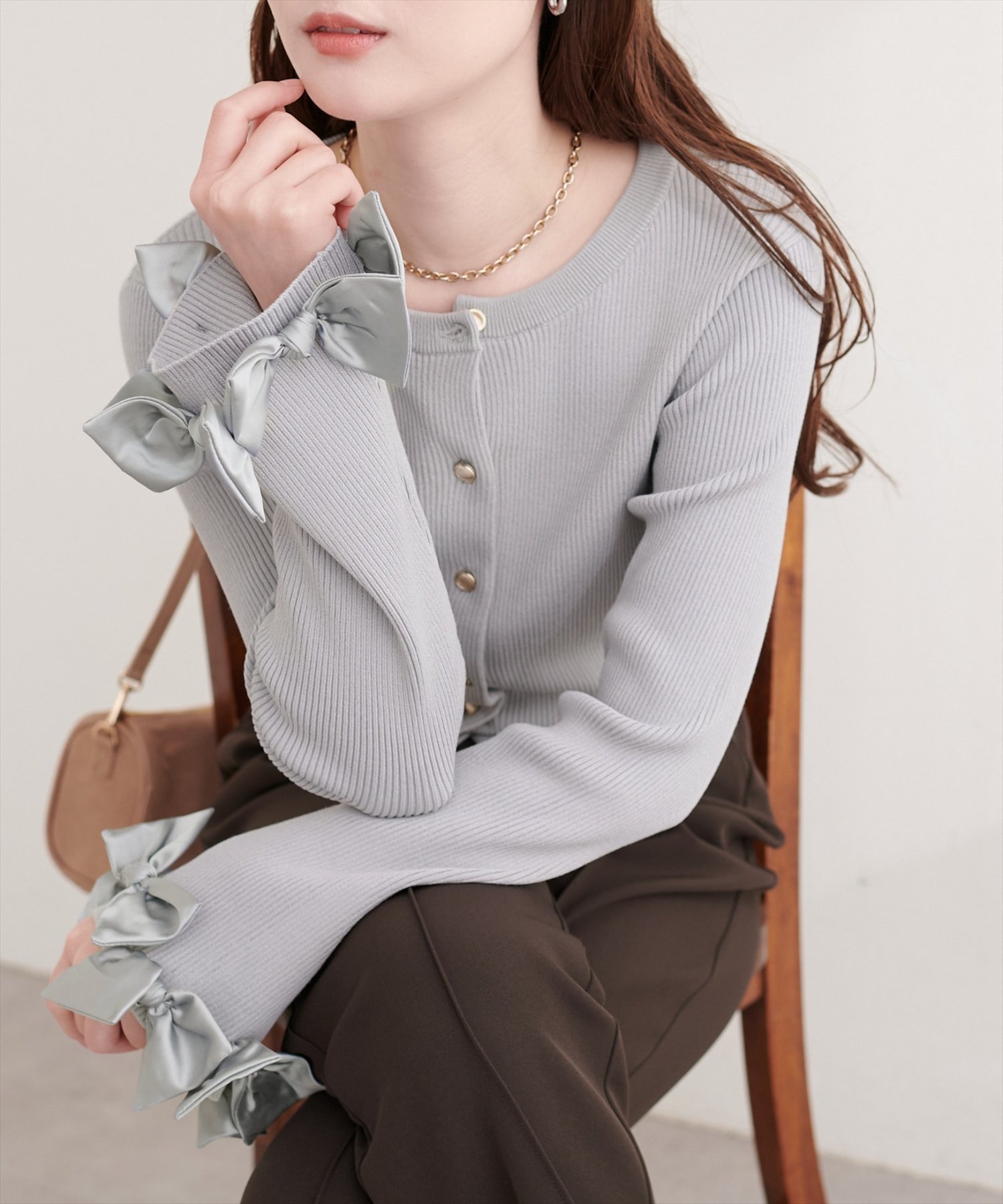 【ナチュラルクチュール/natural couture】の袖口リボンリブカーデ インテリア・キッズ・メンズ・レディースファッション・服の通販 founy(ファニー) 　ファッション　Fashion　レディースファッション　Fashion for Women　トップス・カットソー　Cut & Sew Tops　アクセサリー　Fashion Accessories　インナー　Innerwear　カーディガン　Cardigan, Knitwear　コンパクト　Compact, Small Size　ジャケット　Jacket, Outerwear　ダウン　Down, Puffer　チュール　Tulip, Tulip Motif　デニム　Denim, Jeans Material　ネックレス　Necklace, Pendant Necklace　フィット　Fit, Slim Fit　フェミニン　Feminine, Girly　フレア　Flare, Flared　フロント　Front, Front Design　リボン　Ribbon, Bow　再入荷　Restock / Back in Stock　おすすめ　Recommended / Our Picks　エレガント 上品　Elegant　2026年　2026　グレー|ID: prp329100004833495 ipo3291000000035198106
