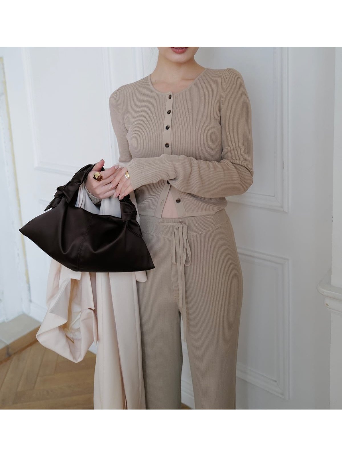 【アニュアンス/anuans】のリュクスビスコースニットカーディガン インテリア・キッズ・メンズ・レディースファッション・服の通販 founy(ファニー) 　ファッション　Fashion　レディースファッション　Fashion for Women　トップス・カットソー　Cut & Sew Tops　ニット　Knit Tops & Sweaters　カーディガン・羽織り　Layered Style Cardigans　コンパクト　Compact, Small Size　シルク　Silk, 100% Silk　シンプル　Simple, Minimal　フィット　Fit, Slim Fit　再入荷　Restock / Back in Stock　おすすめ　Recommended / Our Picks　BEIGE|ID: prp329100004833521 ipo3291000000036257938