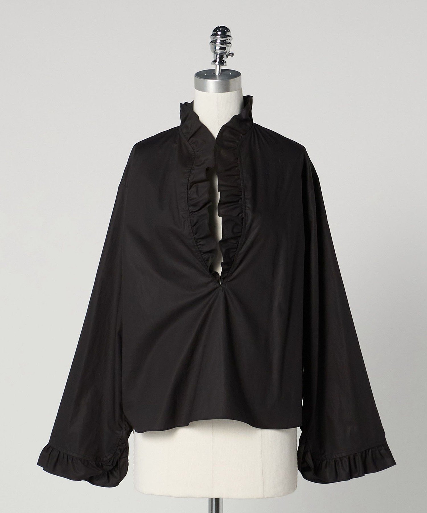 【ユナイテッドアローズ/UNITED ARROWS】のLOEFF フリル スキッパー シャツ インテリア・キッズ・メンズ・レディースファッション・服の通販 founy(ファニー) 　ファッション　Fashion　レディースファッション　Fashion for Women　トップス・カットソー　Cut & Sew Tops　シャツ・ブラウス・オフィスカジュアル　Elegant Blouses & Button-Ups　スキッパー　Skipper, Open Collar　スリーブ　Sleeve, Long Sleeve / Short Sleeve　フリル　Frill, Ruffle　フレア　Flare, Flared　ブロード　Broadcloth, Fine Cotton　エレガント 上品　Elegant　BLACK|ID: prp329100004833554 ipo3291000000035199351