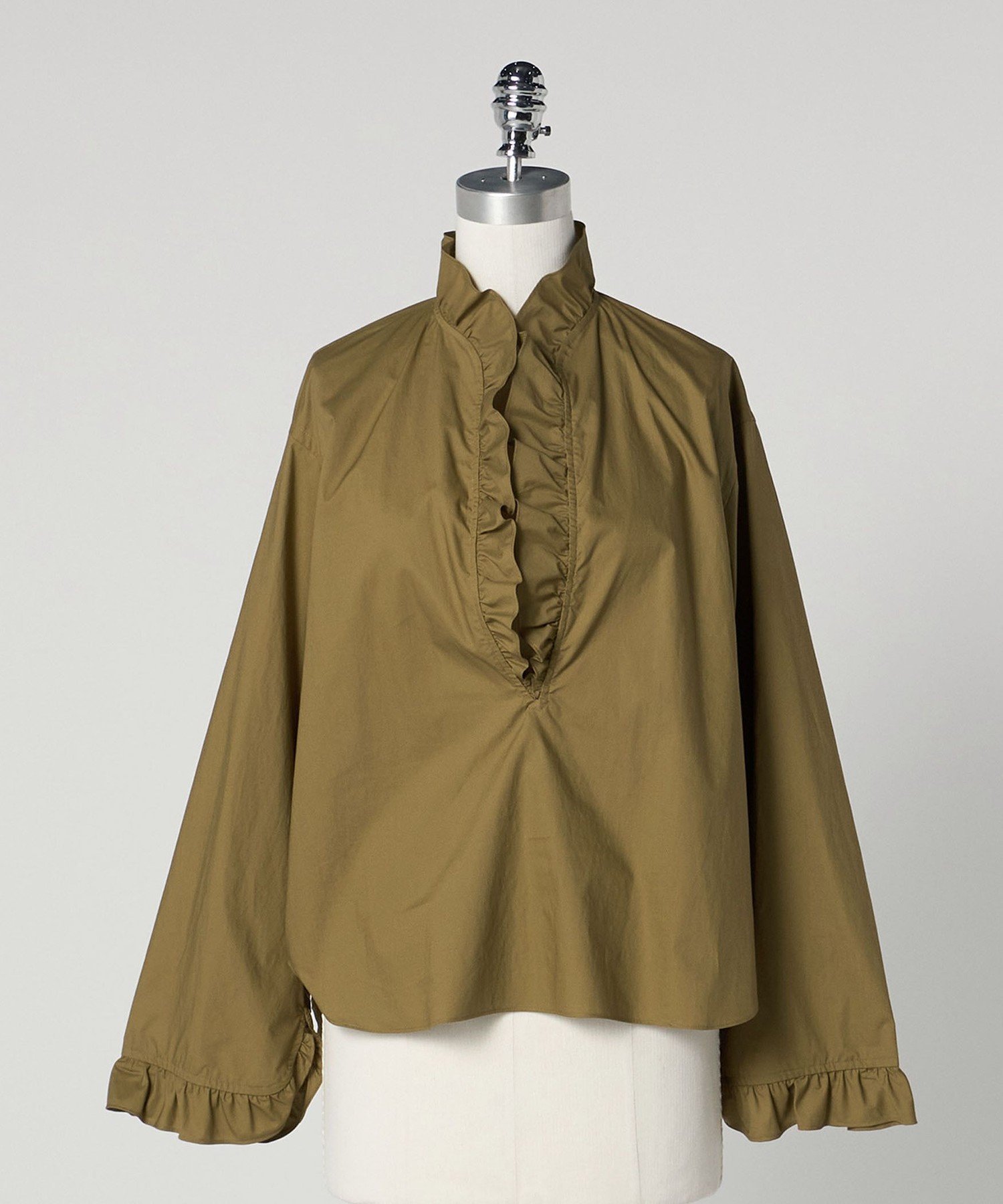 【ユナイテッドアローズ/UNITED ARROWS】のLOEFF フリル スキッパー シャツ インテリア・キッズ・メンズ・レディースファッション・服の通販 founy(ファニー) 　ファッション　Fashion　レディースファッション　Fashion for Women　トップス・カットソー　Cut & Sew Tops　シャツ・ブラウス・オフィスカジュアル　Elegant Blouses & Button-Ups　スキッパー　Skipper, Open Collar　スリーブ　Sleeve, Long Sleeve / Short Sleeve　フリル　Frill, Ruffle　フレア　Flare, Flared　ブロード　Broadcloth, Fine Cotton　エレガント 上品　Elegant　MUSTARD|ID: prp329100004833554 ipo3291000000035199352