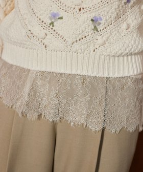 【ミスティ ウーマン/mysty woman】のサテンレースキャミソール 人気、トレンドファッション・服の通販 founy(ファニー) ファッション Fashion レディースファッション Fashion for Women トップス・カットソー Cut & Sew Tops キャミソール&ノースリーブ Camisoles & Sleeveless Tops おすすめ Recommended / Our Picks インナー Innerwear キャミソール Camisole, Spaghetti Strap Top サテン Satin, Glossy Fabric ジャケット Jacket, Outerwear デニム Denim, Jeans Material バランス Balance, Style Balance フェミニン Feminine, Girly ベーシック Basic, Essential ランジェリー Lingerie, Intimate Wear レース Lace, Lace Fabric エレガント 上品 Elegant |ID:prp329100004833622